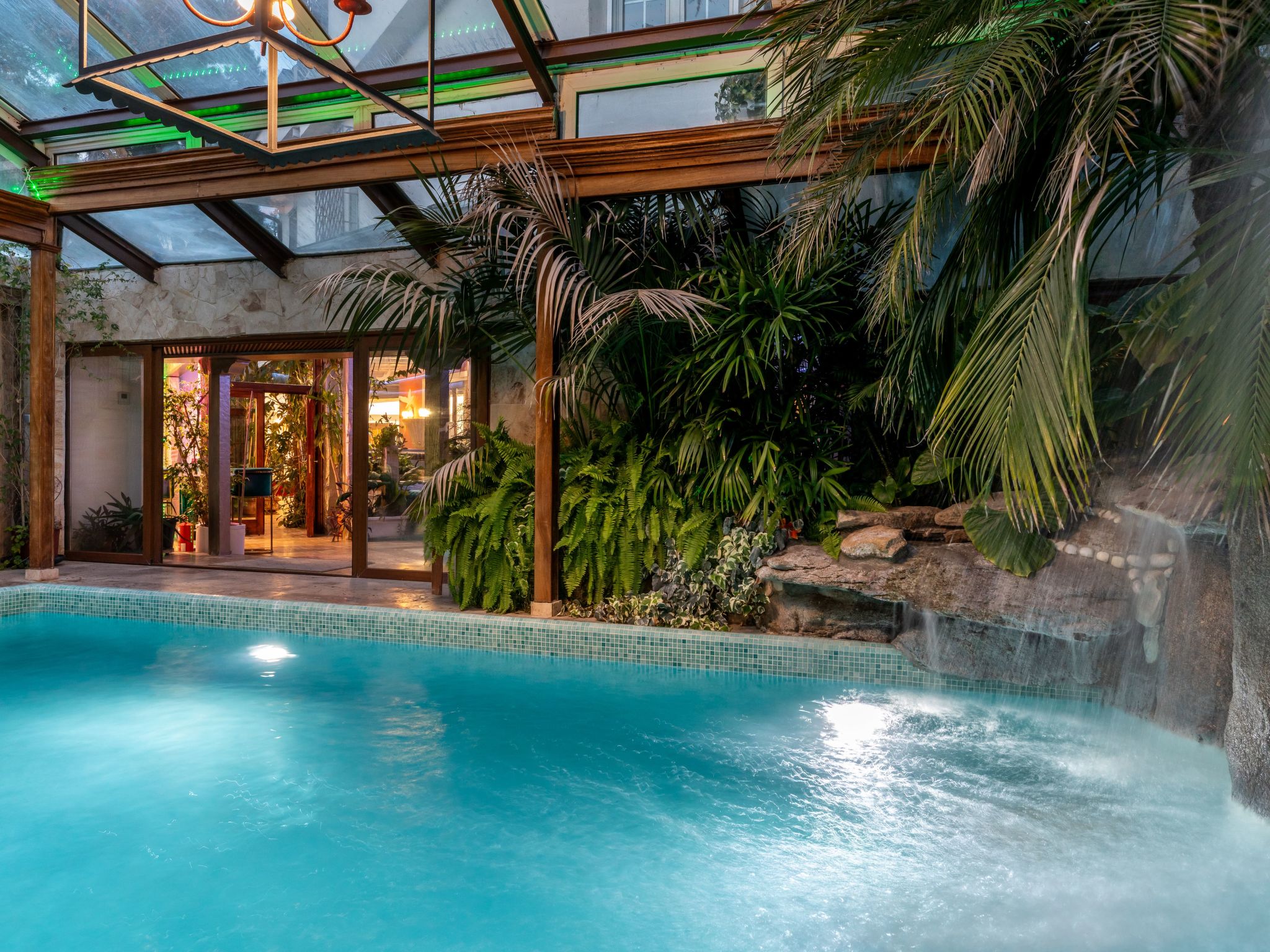 5-Suiten Madrid Villa Oasis, Schwimmbad-Spa, Fitnessraum, Club-Outside