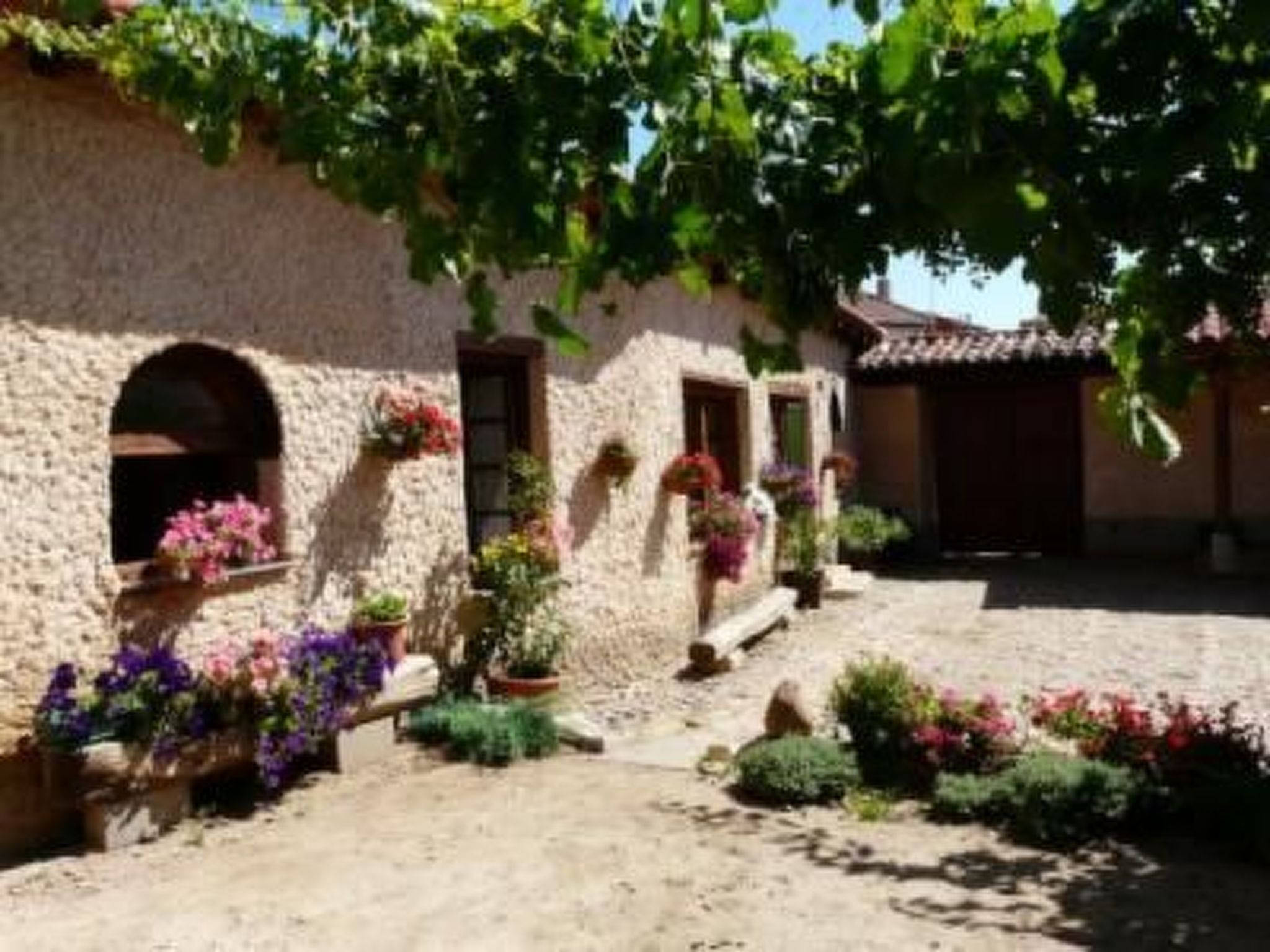 Bauernhof "El Rincon del Orbigo". — view 1 of 16