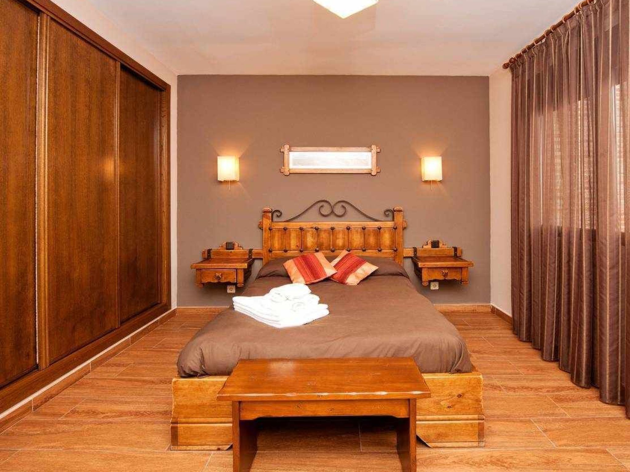 Discover a place where rural charm meets modern comfort at Casa Rural Callejón del Pozo. With diversified accommodation options between Callejón del Pozo I, II and III, these beautiful cottages prom..