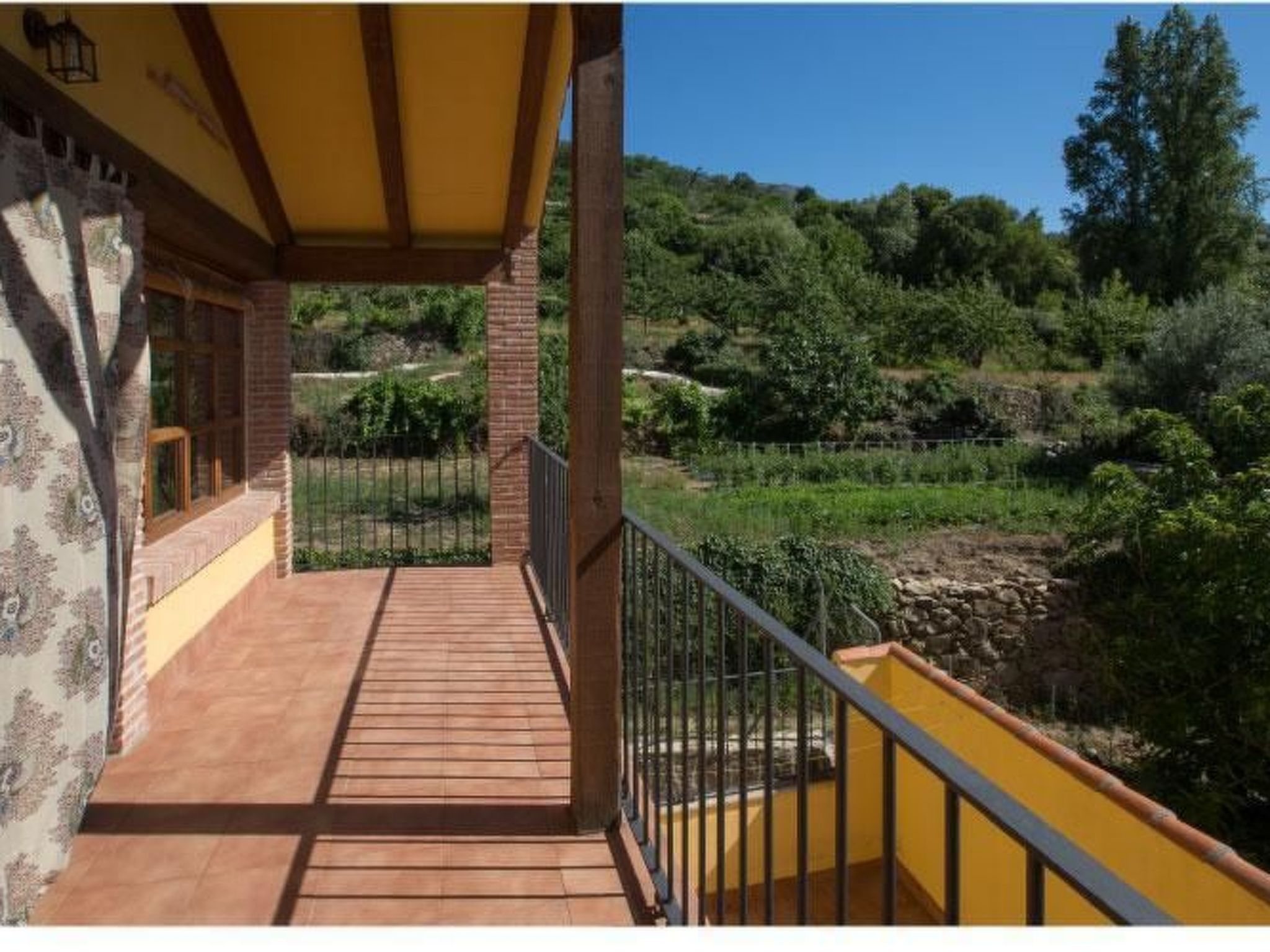 Natürlicher Urlaub in einem Ferienhaus mit Garten und Terrasse — Terrace (2 of 19)