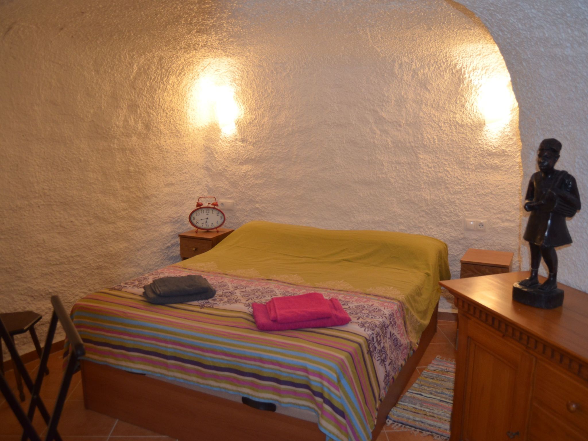 Mit Garten und gemeinsamem Pool-Dedans