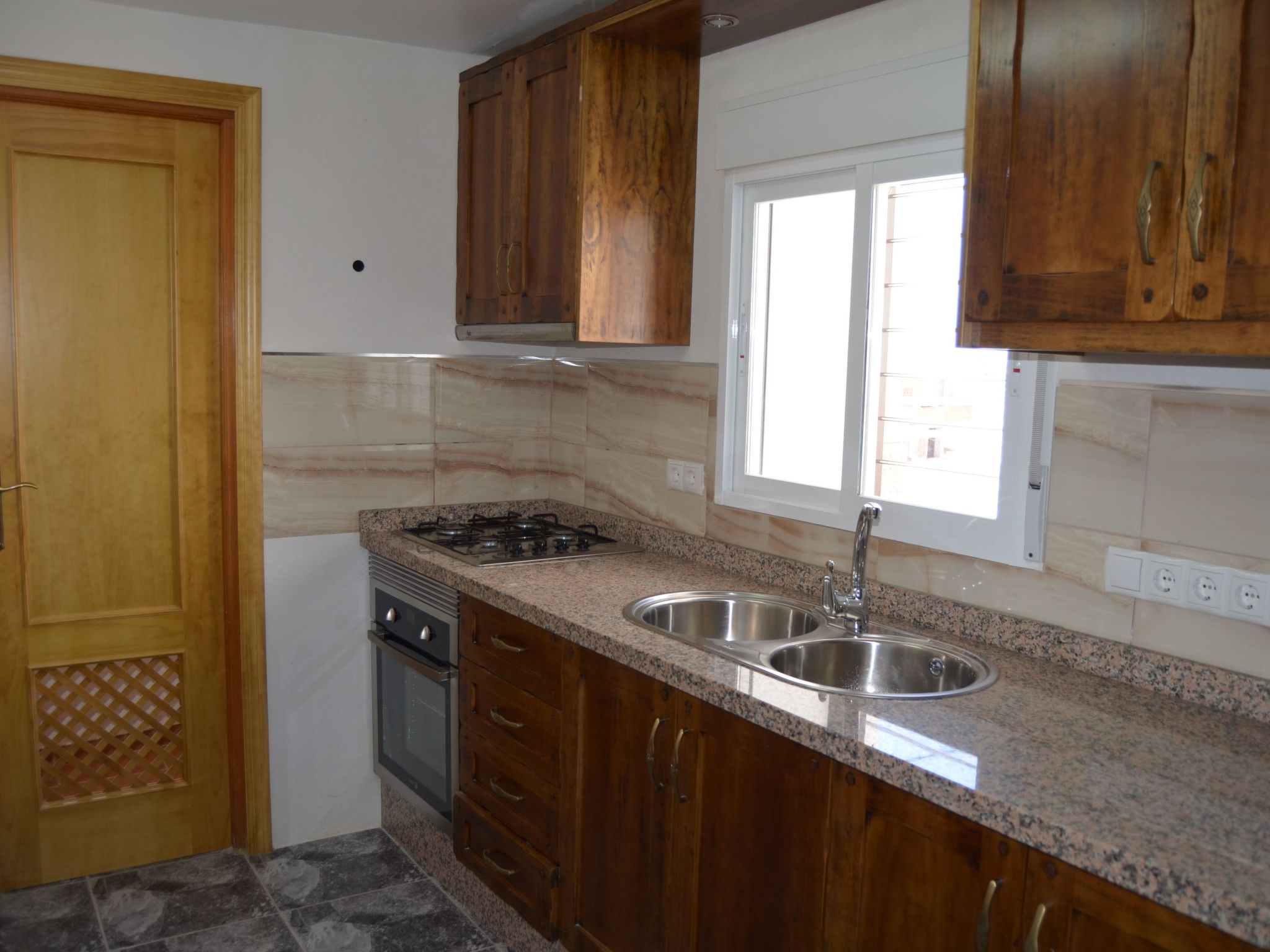 Mit Garten und gemeinsamem Pool-Image-tags.info