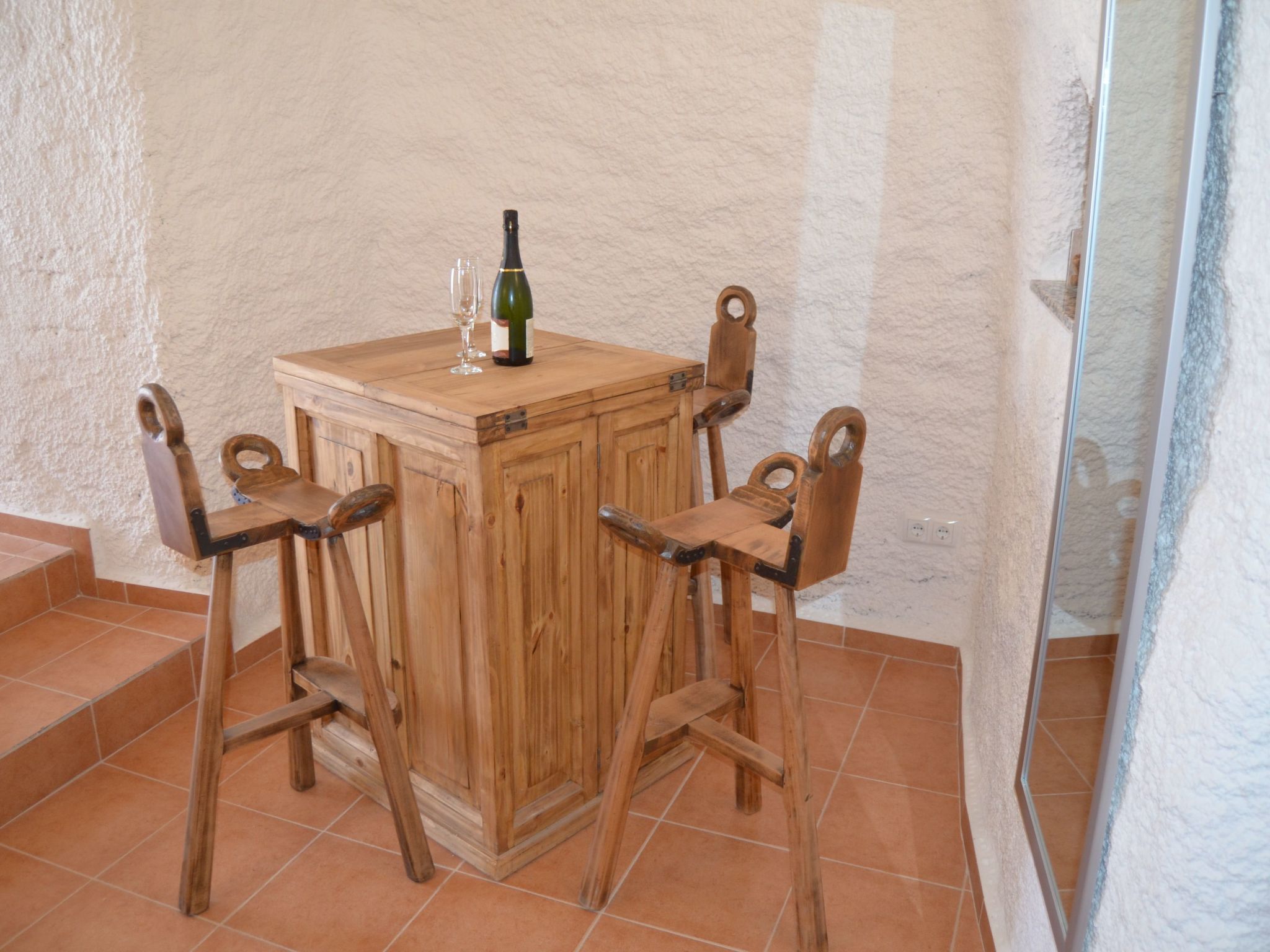 Mit Garten und gemeinsamem Pool-Dedans