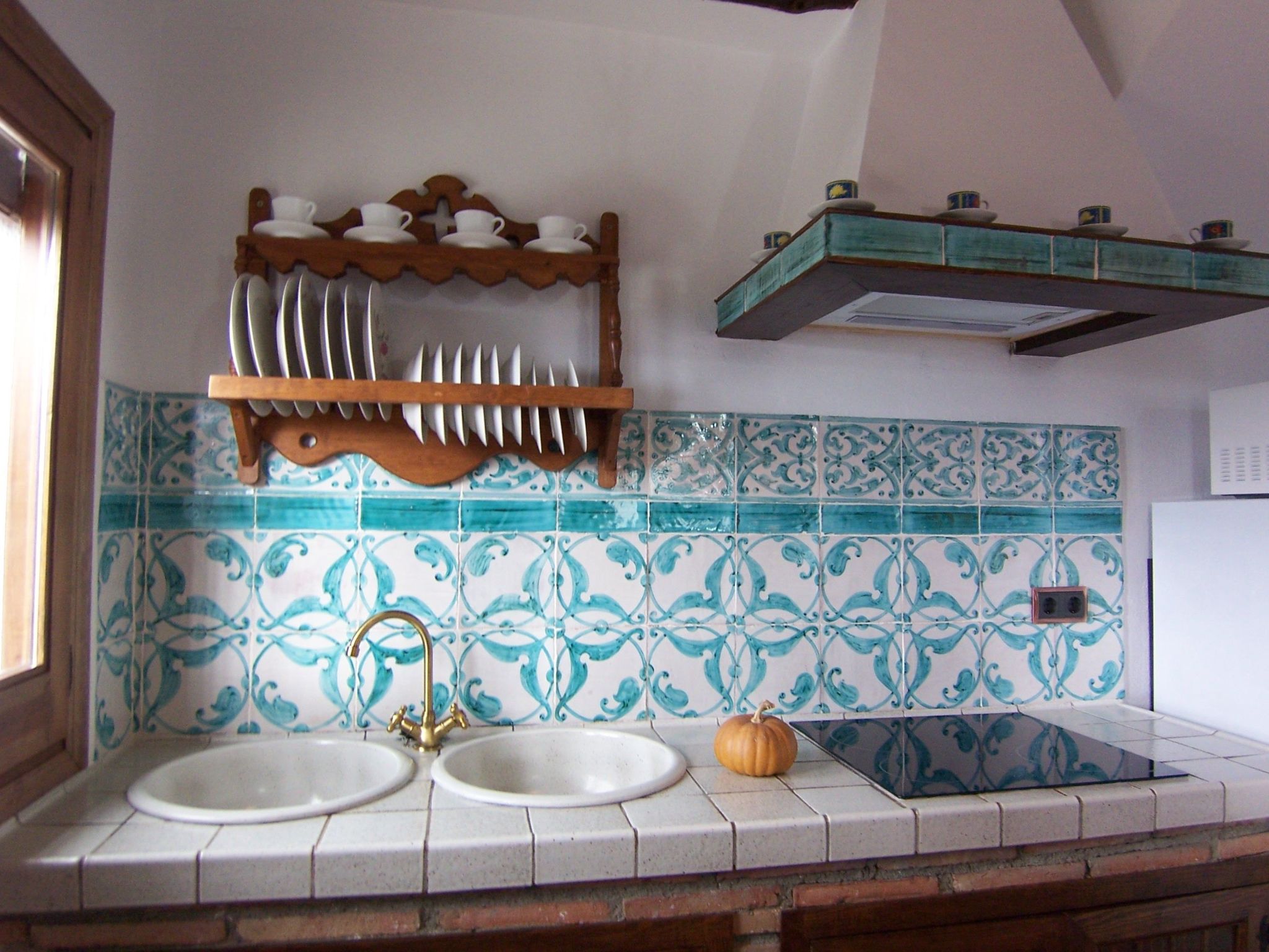 Gemütliches Haus in einer Anlage mit Garten und Schwimmbad.-Image-tags.info