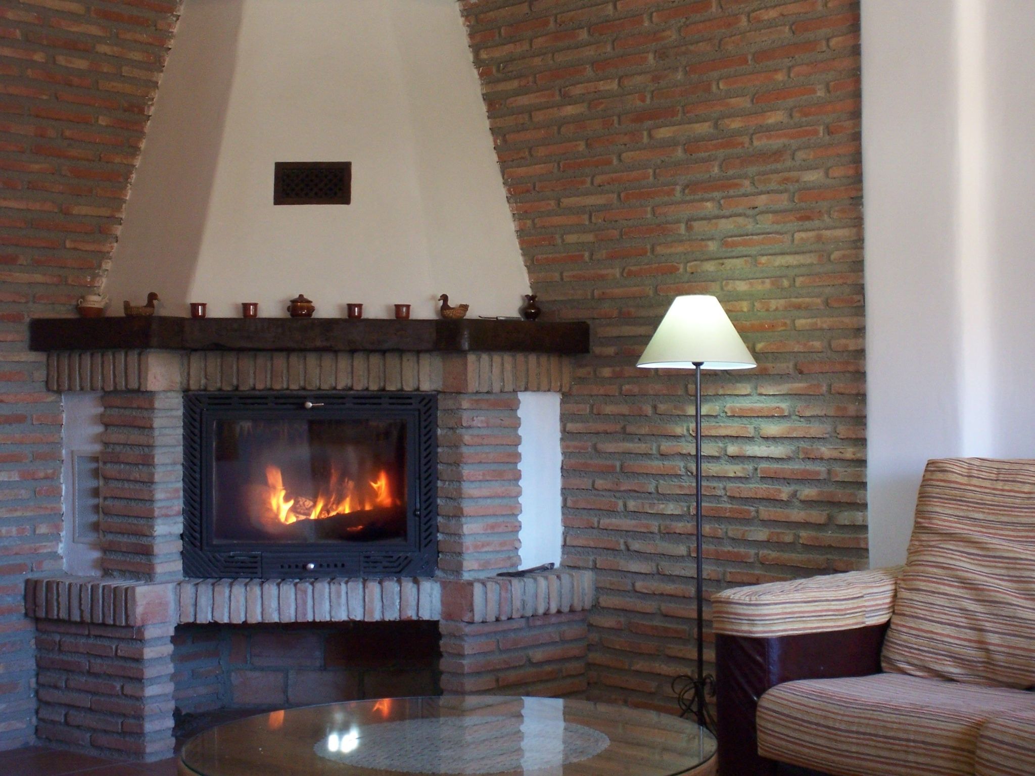 Gemütliches Haus in einer Anlage mit Garten und Schwimmbad.-Image-tags.info