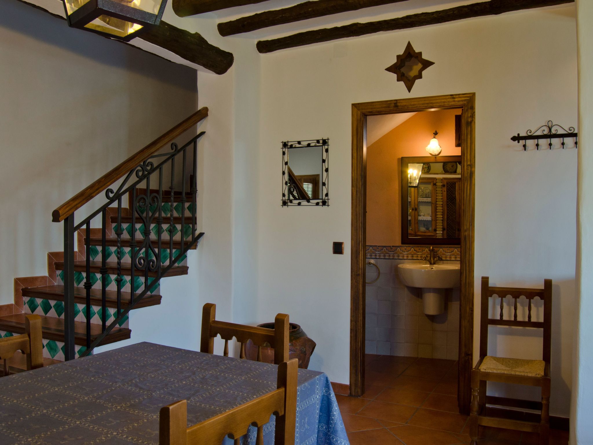 Gemütliches Haus in einer Anlage mit Garten und Schwimmbad.-Image-tags.info