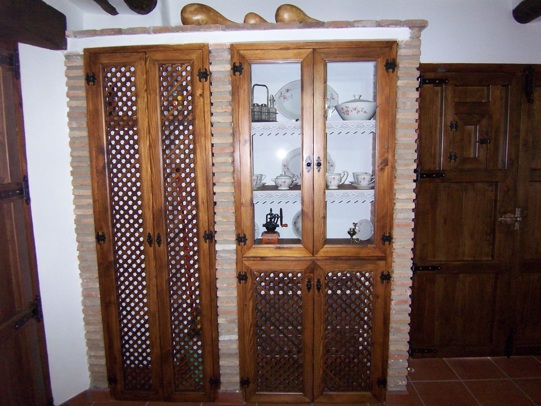 Gemütliches Haus in einer Anlage mit Garten und Schwimmbad.-Image-tags.info