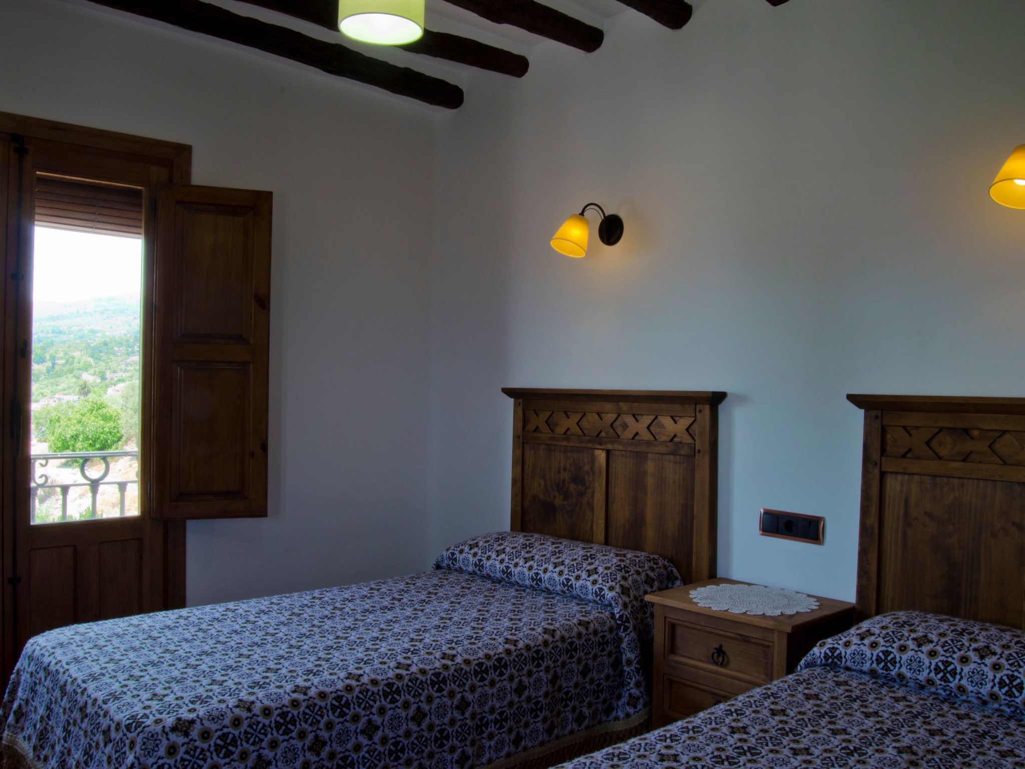 Gemütliches Haus in einer Anlage mit Garten und Schwimmbad.-Image-tags.info