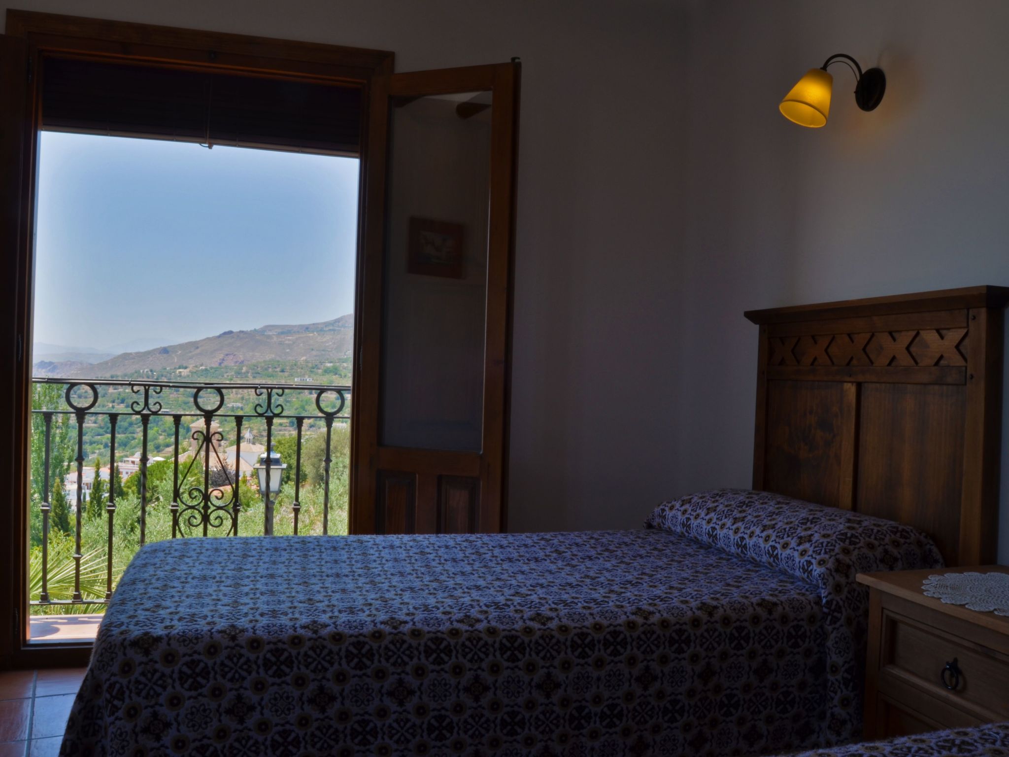 Gemütliches Haus in einer Anlage mit Garten und Schwimmbad.-Image-tags.info