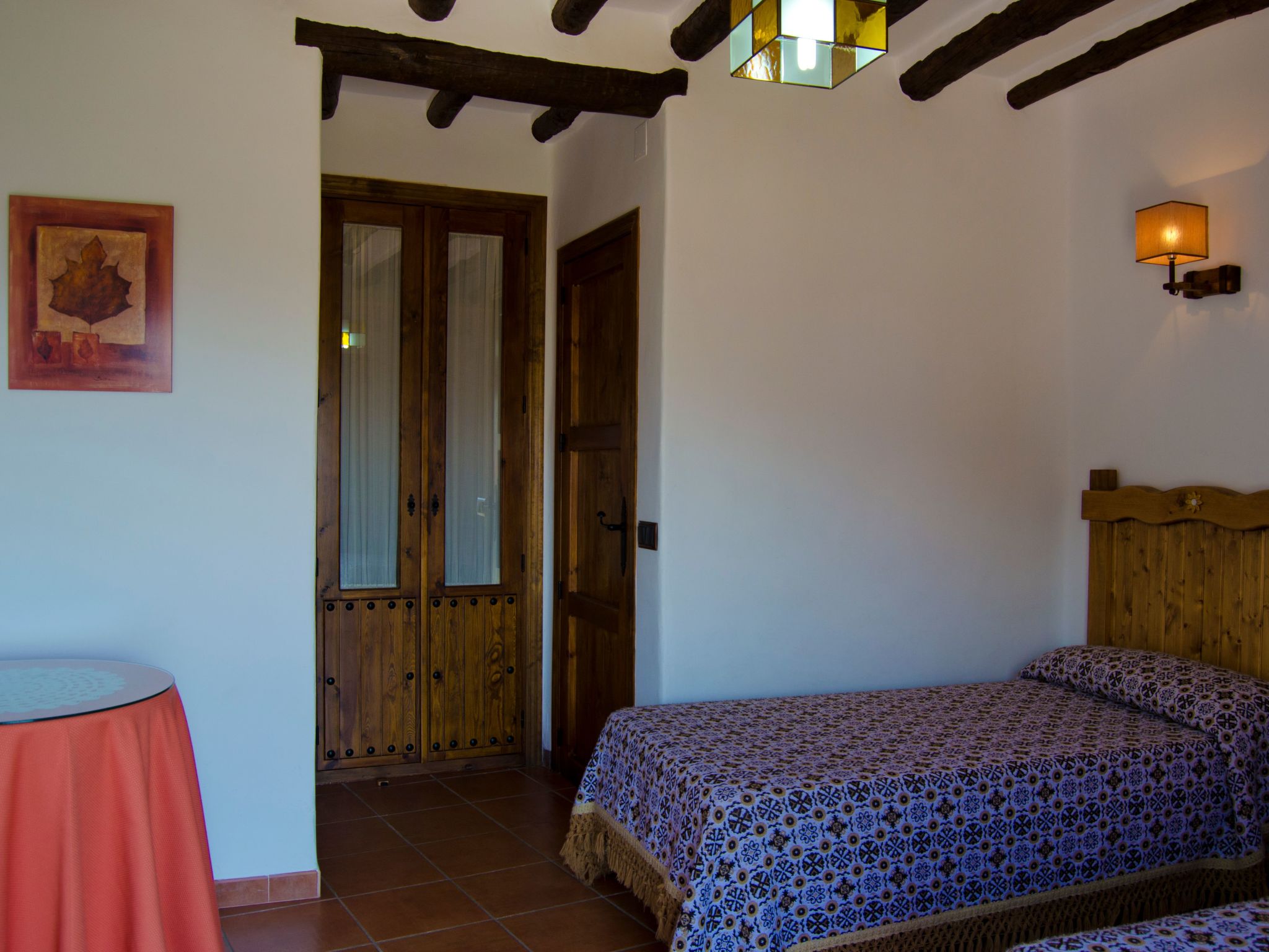 Gemütliches Haus in einer Anlage mit Garten und Schwimmbad.-Image-tags.info