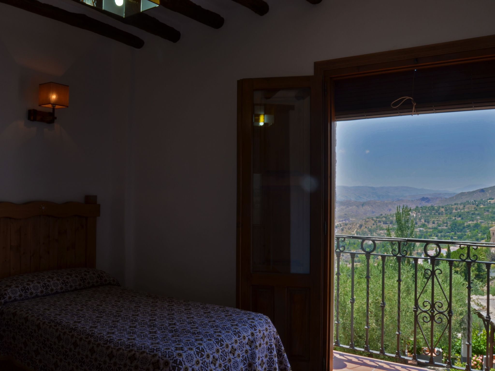 Gemütliches Haus in einer Anlage mit Garten und Schwimmbad.-Image-tags.info