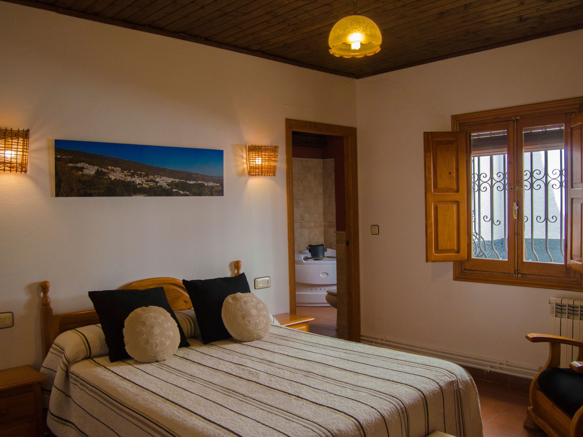 Ländliches Haus mit Jacuzzi-Image-tags.info