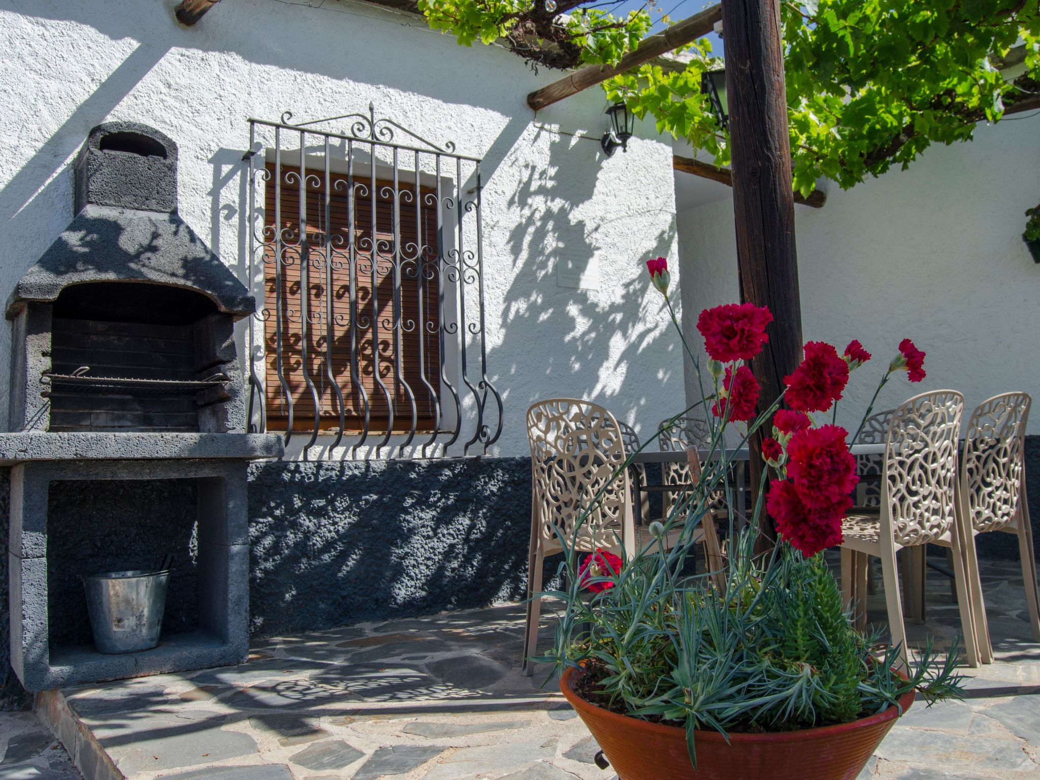 Ländliches Haus mit Jacuzzi-Image-tags.info