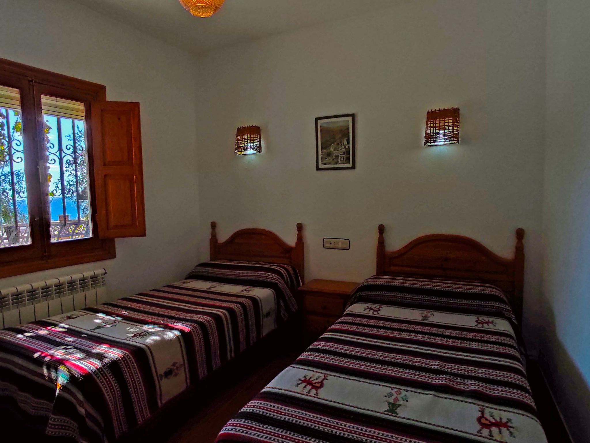 Ländliches Haus mit Jacuzzi-Image-tags.info