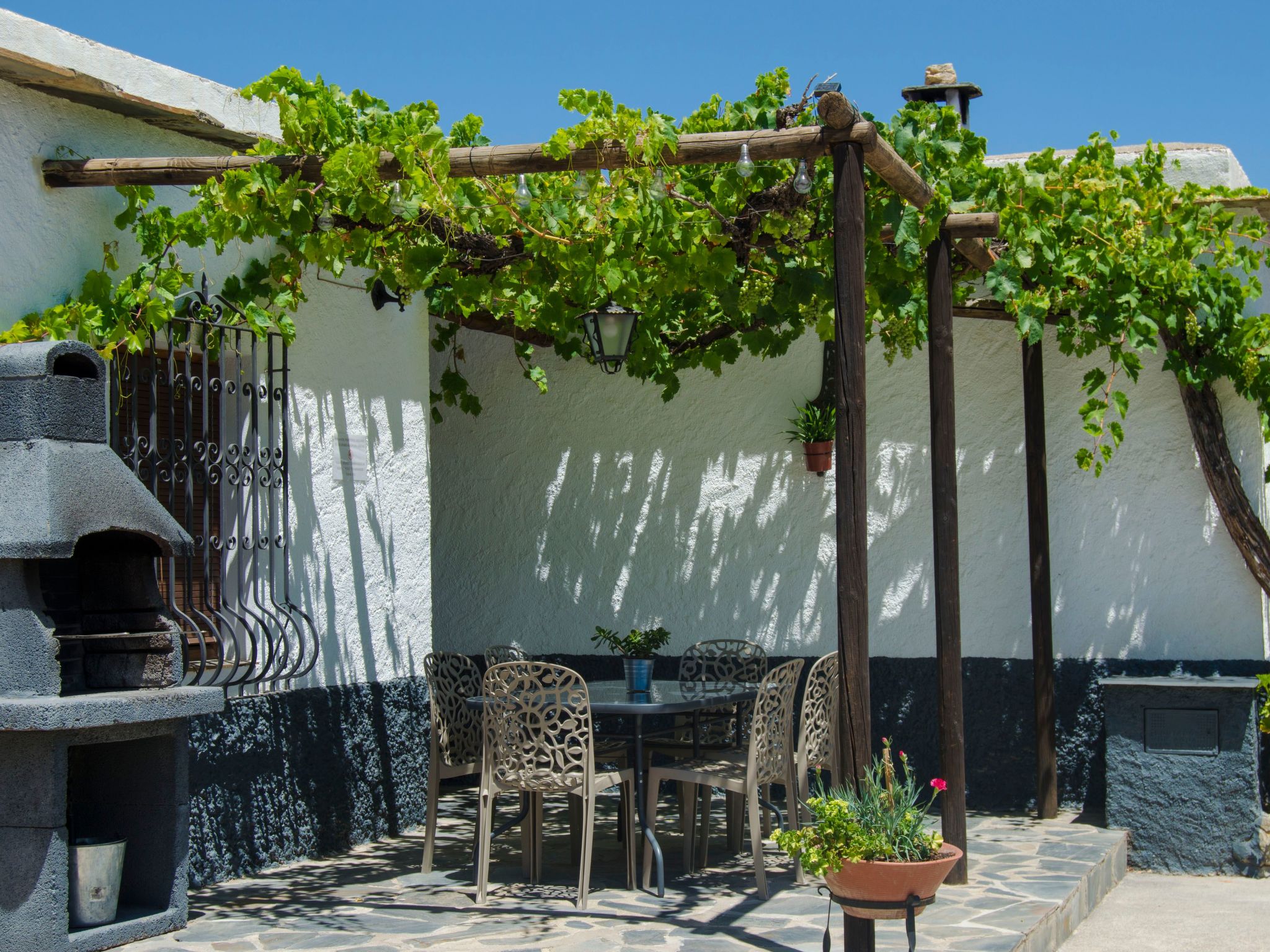 Ländliches Haus mit Jacuzzi-Image-tags.info