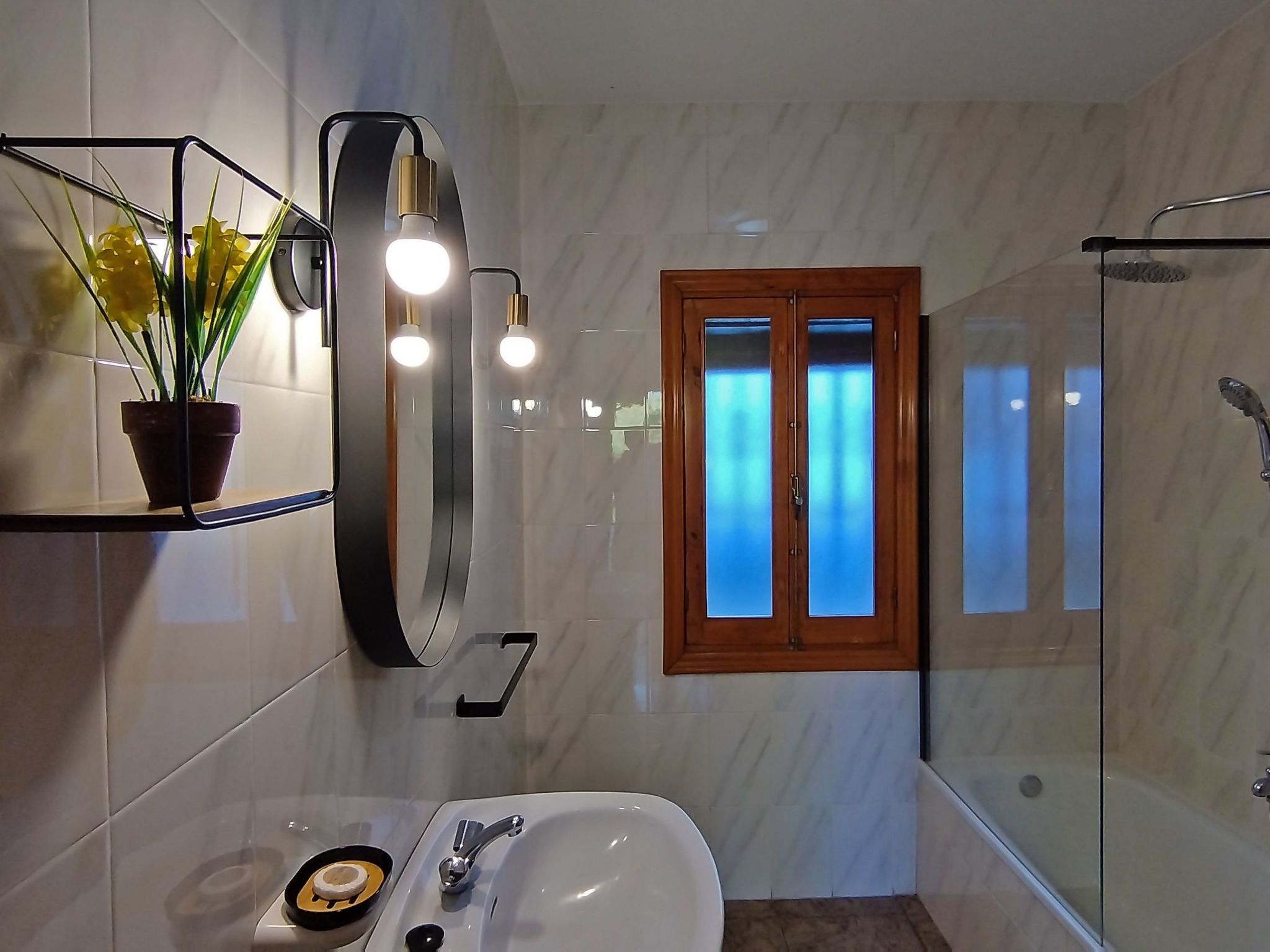 Ländliches Haus mit Jacuzzi-Image-tags.info