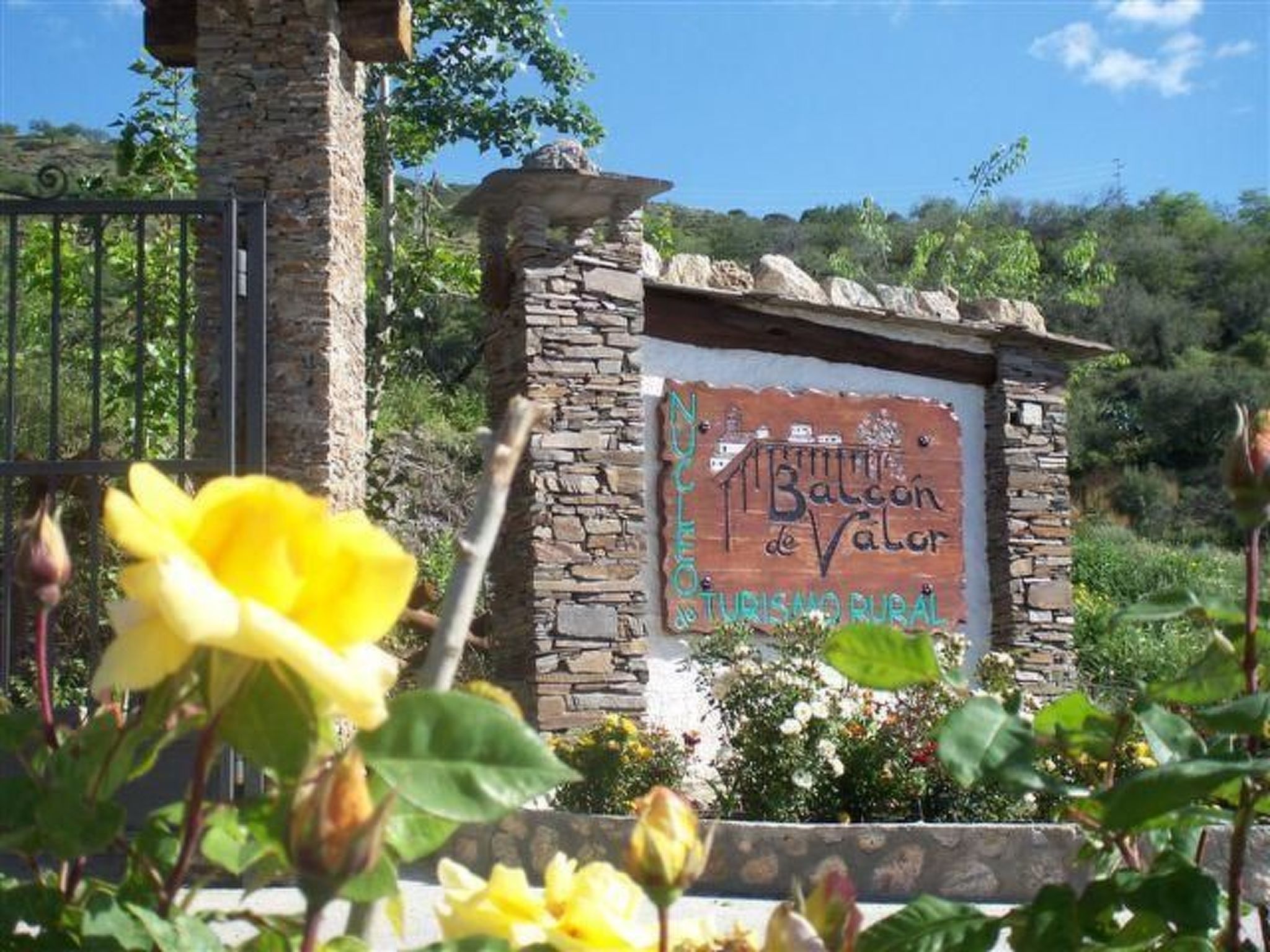 Ländliches Haus mit Jacuzzi-Image-tags.info