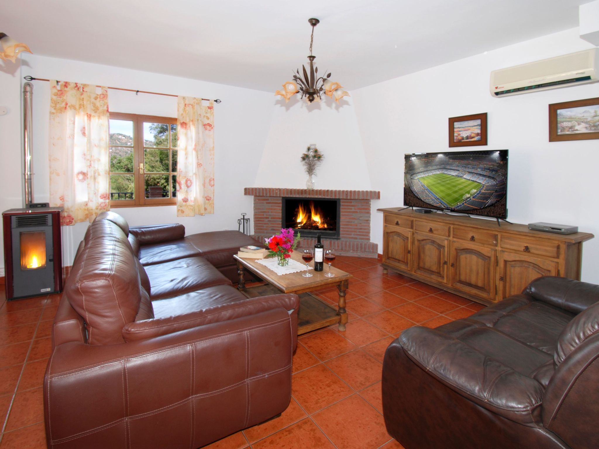 Villa Los Pinos, Beheizter Pool, Wifi, AC, BBQ-Binnen