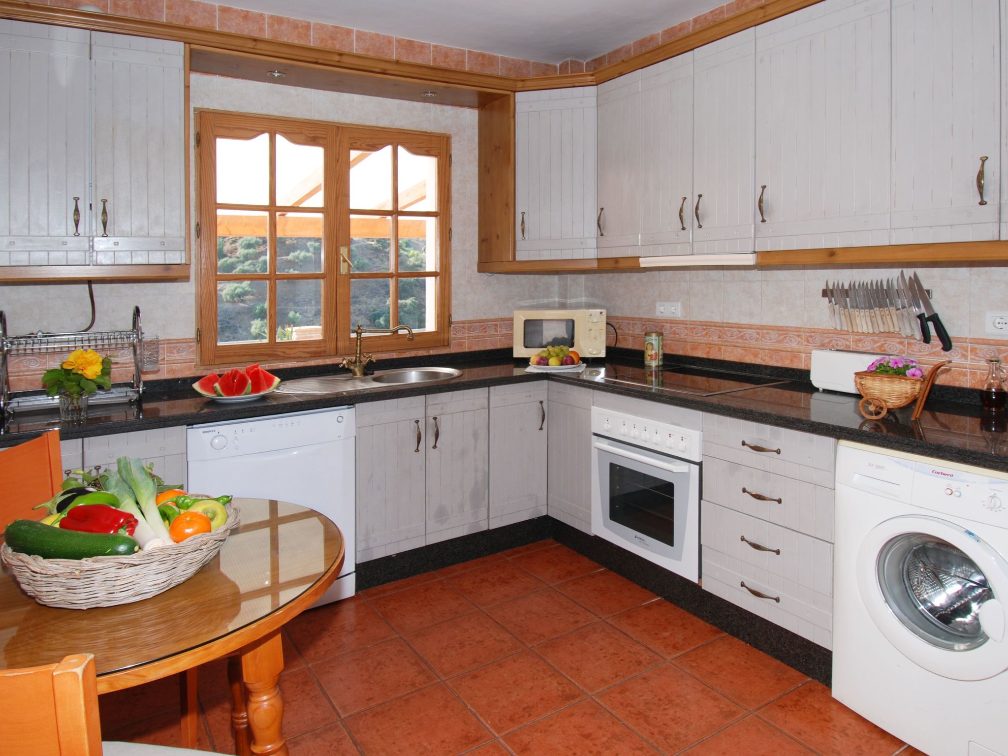 Villa Los Pinos, Beheizter Pool, Wifi, AC, BBQ-Binnen