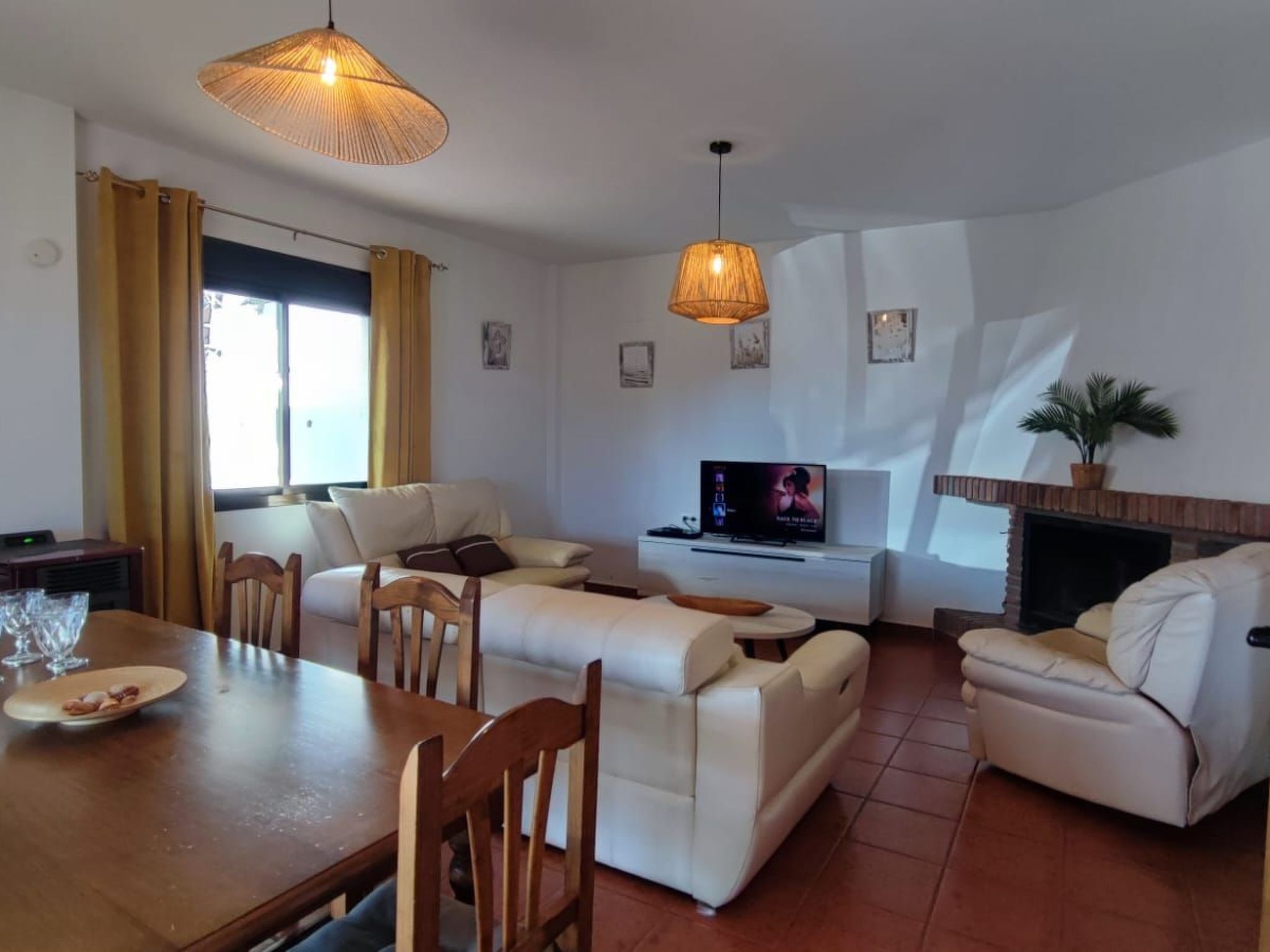 Torcal 1 Comares, Beheiztes Schwimmbad, Wechselstrom, 8 Pers-Image-tags.info