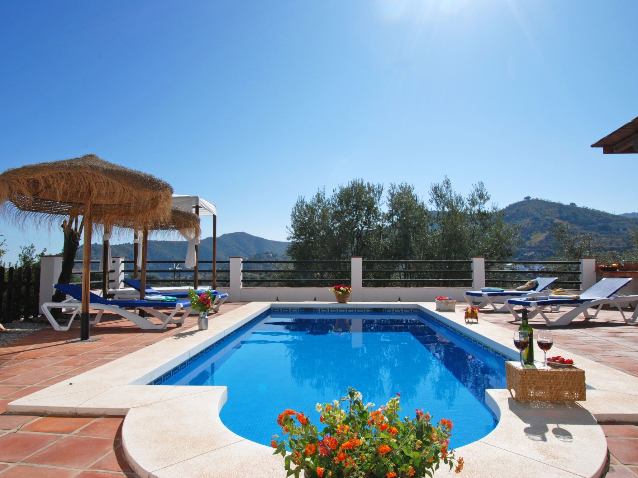 Torcal 1 Comares, Beheiztes Schwimmbad, Wechselstrom, 8 Pers-Image-tags.info