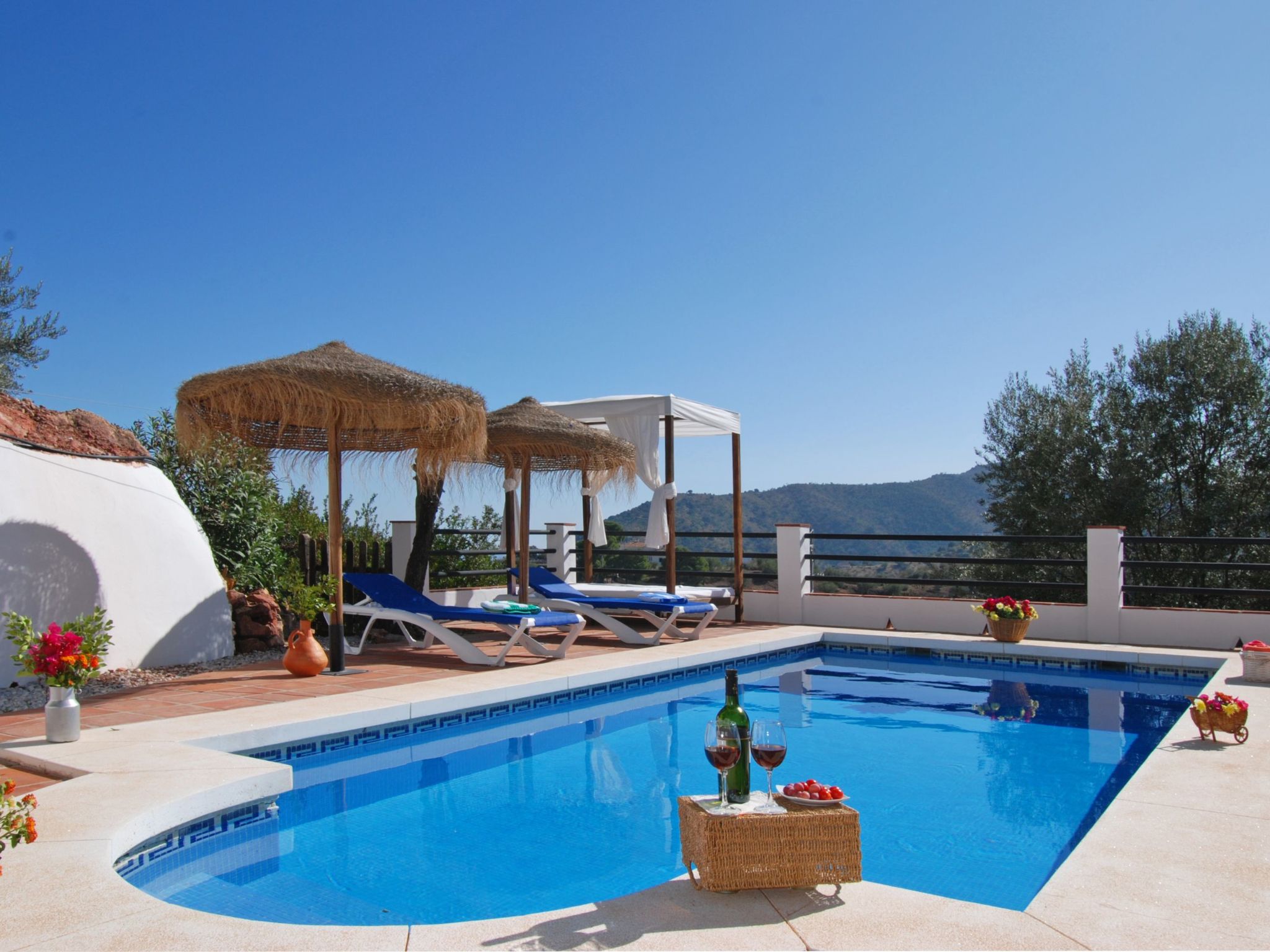 Torcal 1 Comares, Beheiztes Schwimmbad, Wechselstrom, 8 Pers-Image-tags.info