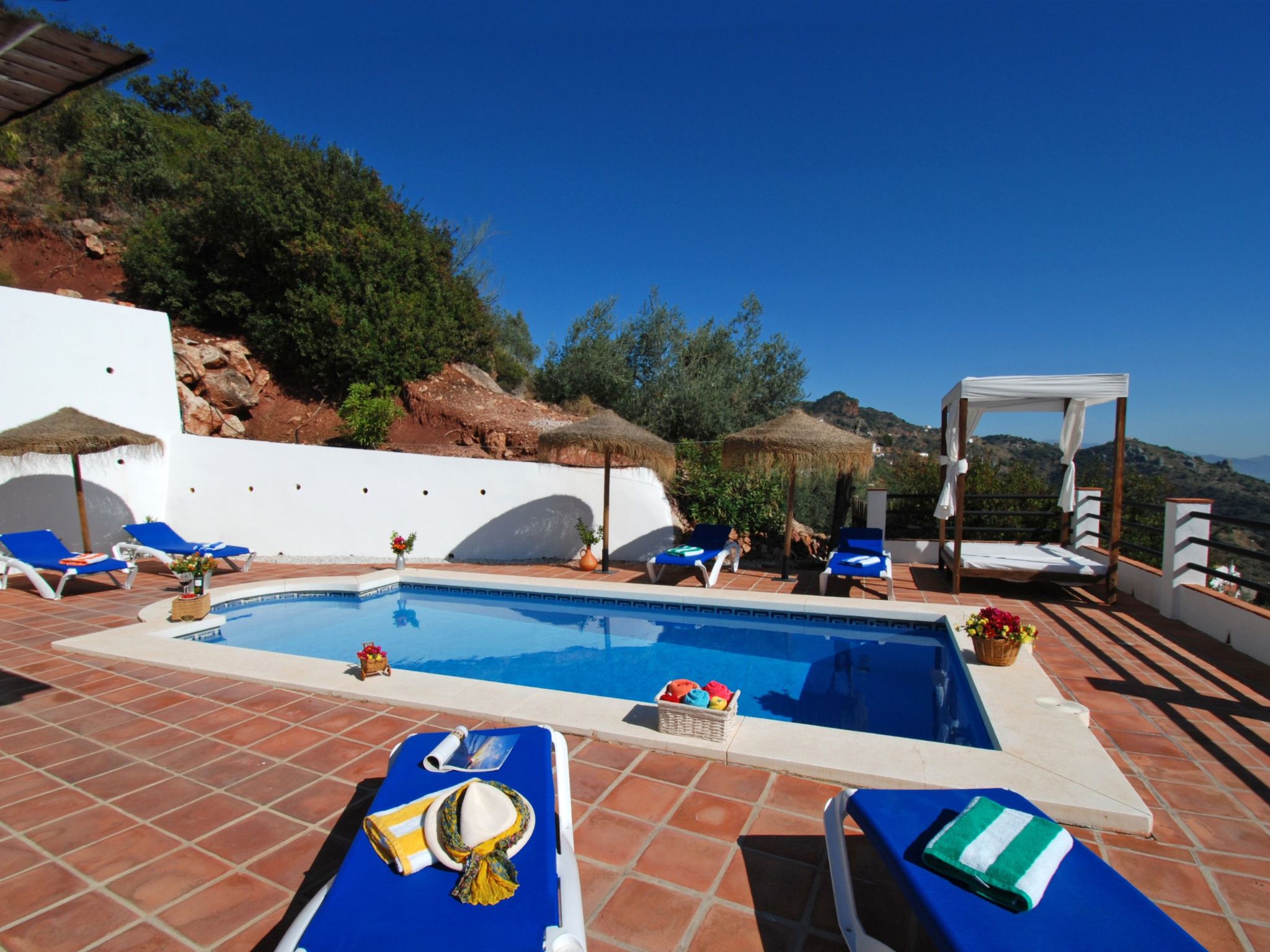 Torcal 1 Comares, Beheiztes Schwimmbad, Wechselstrom, 8 Pers-Image-tags.info