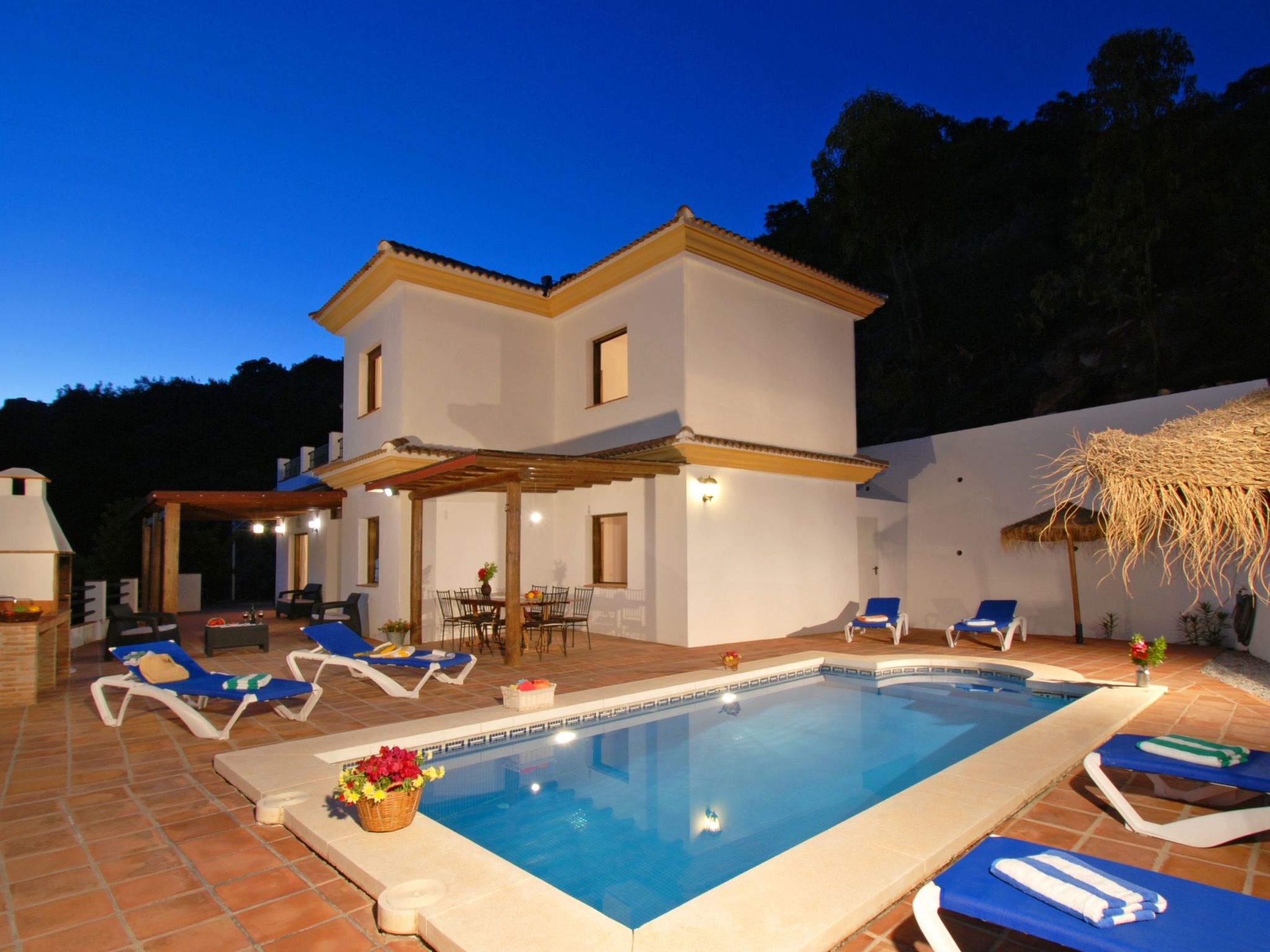 Torcal 1 Comares, Beheiztes Schwimmbad, Wechselstrom, 8 Pers-Image-tags.info