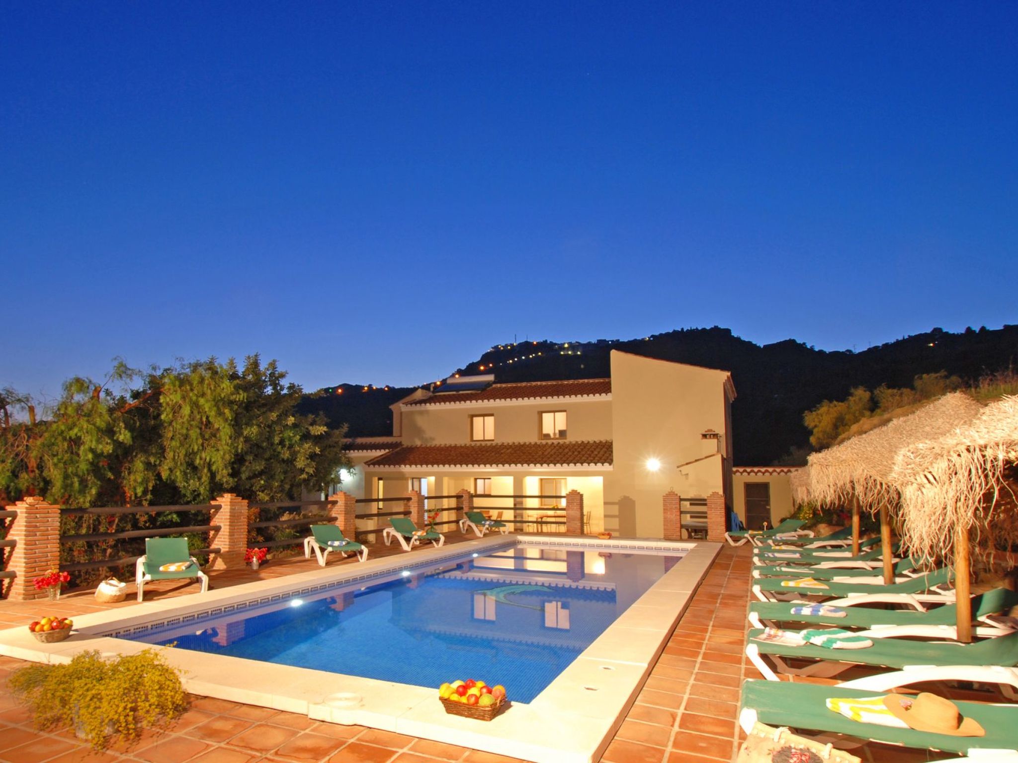 Villa Los Poyatos, beheizter Pool, Wifi, AC,BBQ