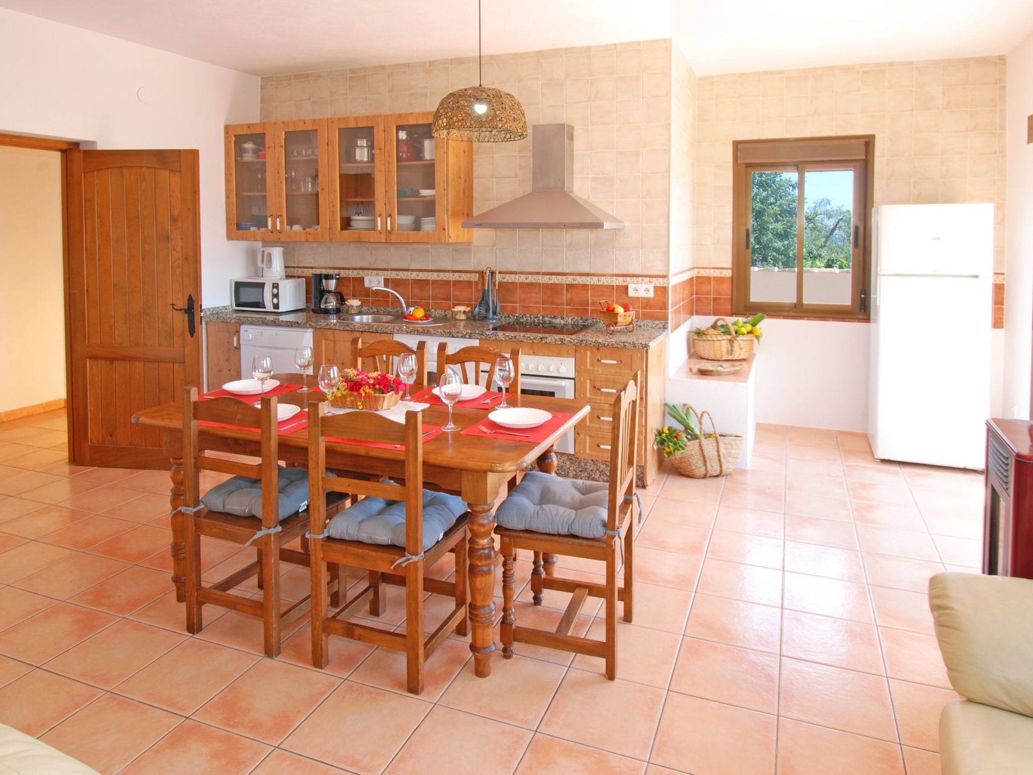 Villa Los Poyatos, beheizter Pool, Wifi, AC,BBQ-Image-tags.info