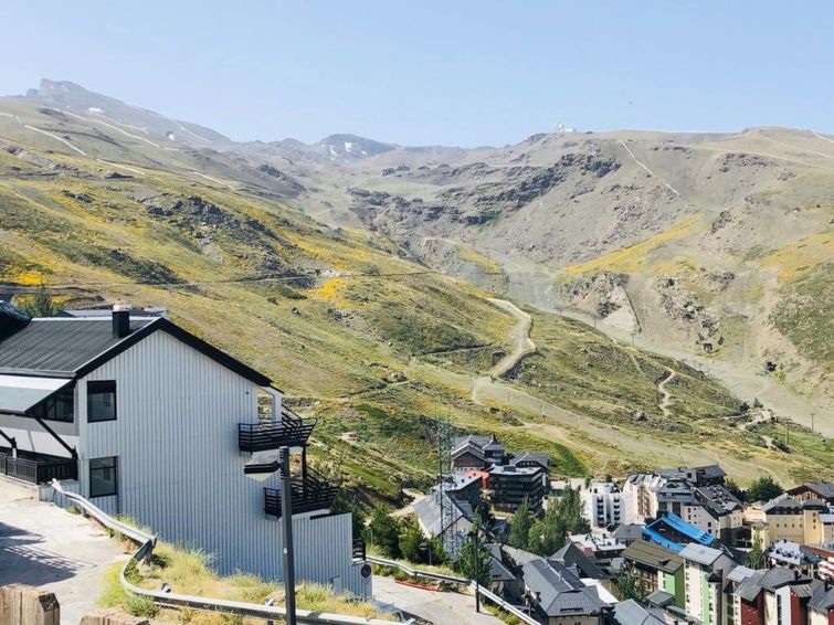 Aan de piste: Modern appartement met bergzicht in Sierra Nevada in Wintersport