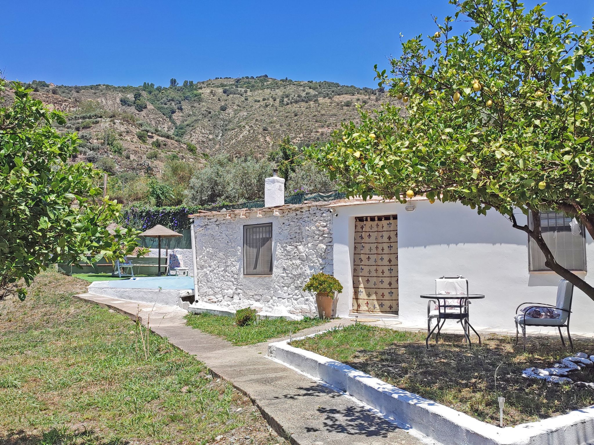 Gemütliches Haus mit Schwimmbad in La Alpujarra - Buiten