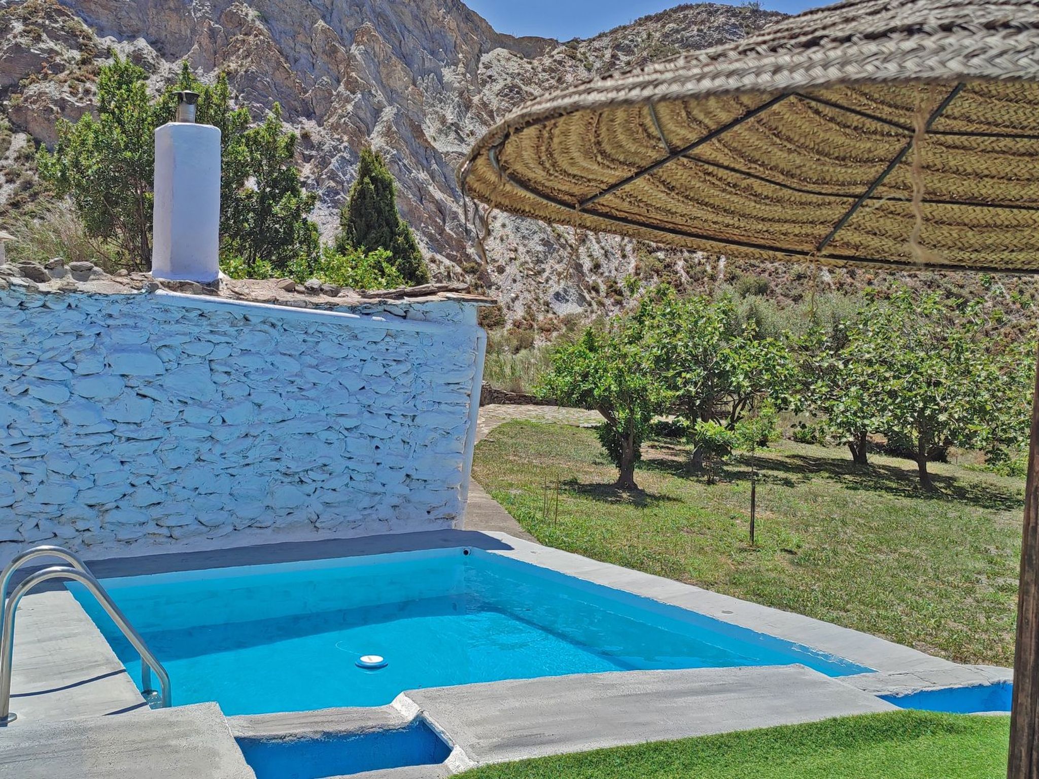 Gemütliches Haus mit Schwimmbad in La Alpujarra - Buiten