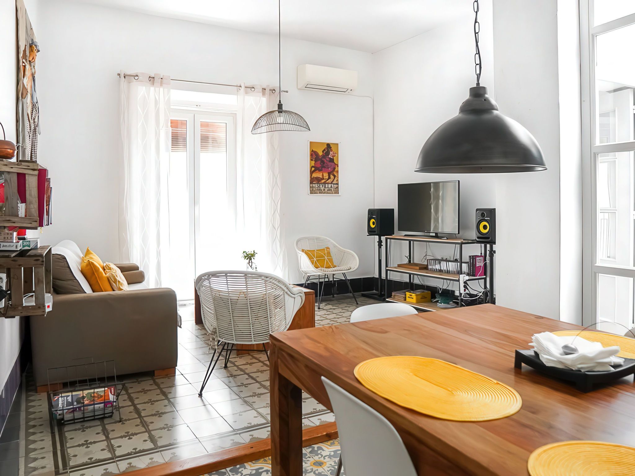 Helle Dach-Maisonette mit riesiger Terrasse-Inside