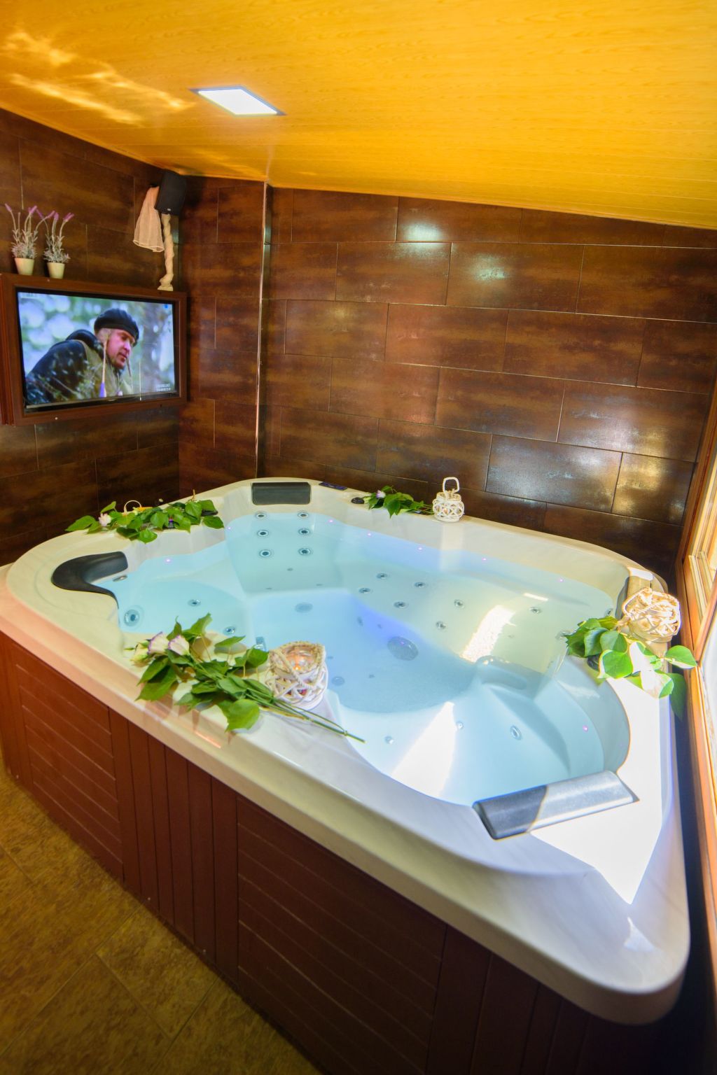 Das Upside Down House mit Whirlpool-Badewanne