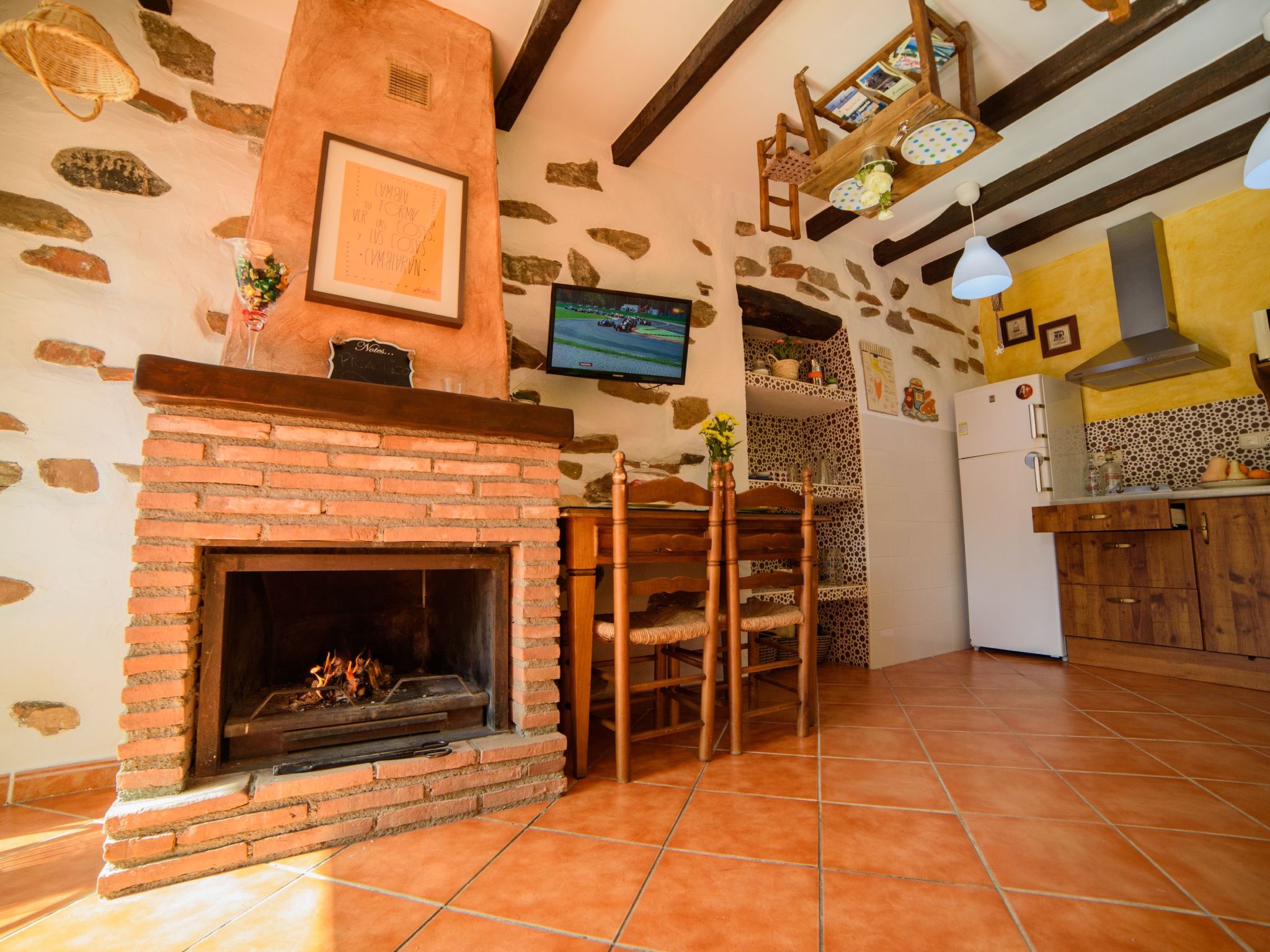 Das Upside Down House mit Whirlpool-Badewanne-Image-tags.info