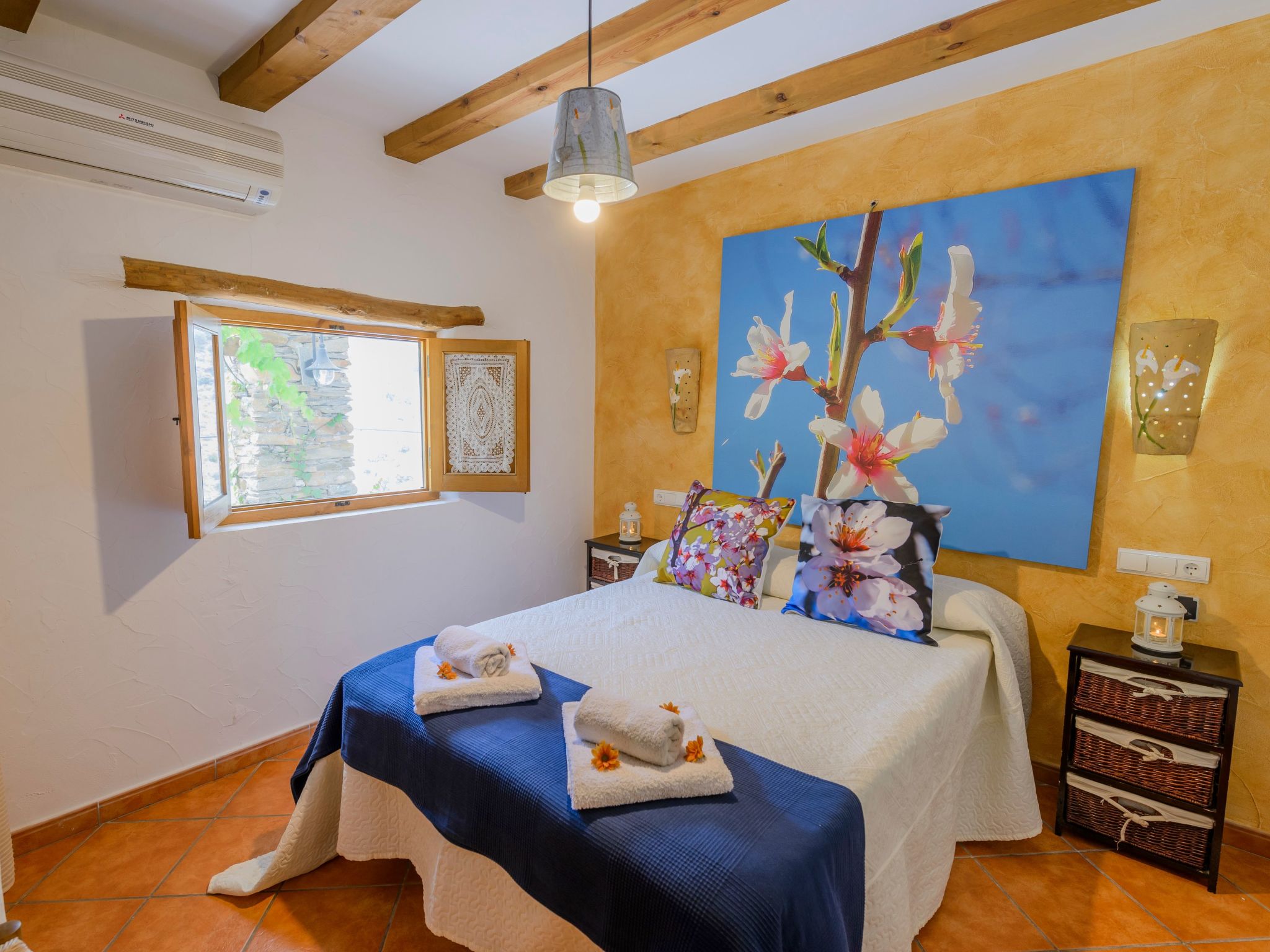 Haus mit integrierter Felswand und Jacuzzi-Image-tags.info