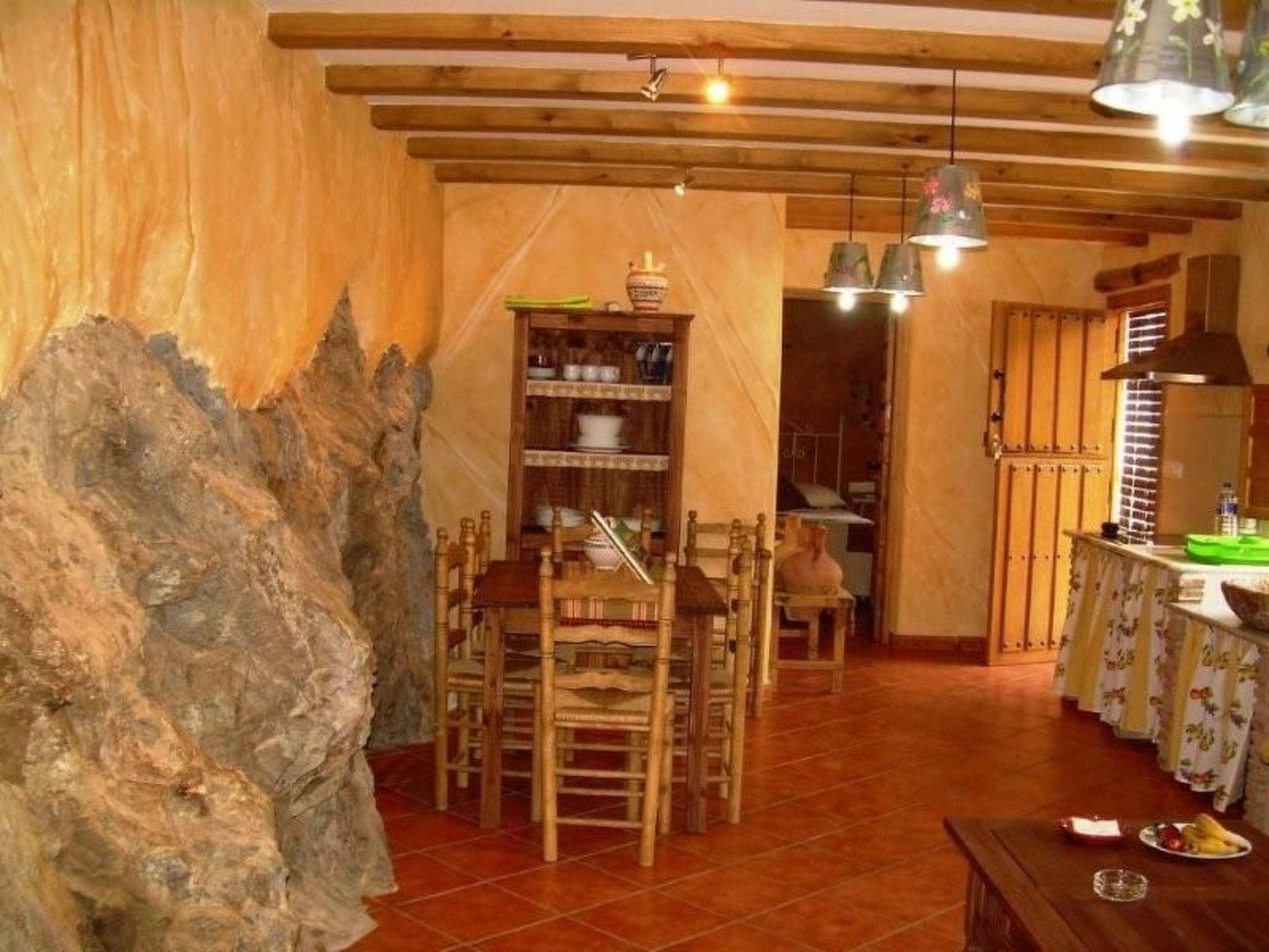 Haus mit integrierter Felswand und Jacuzzi-Image-tags.info