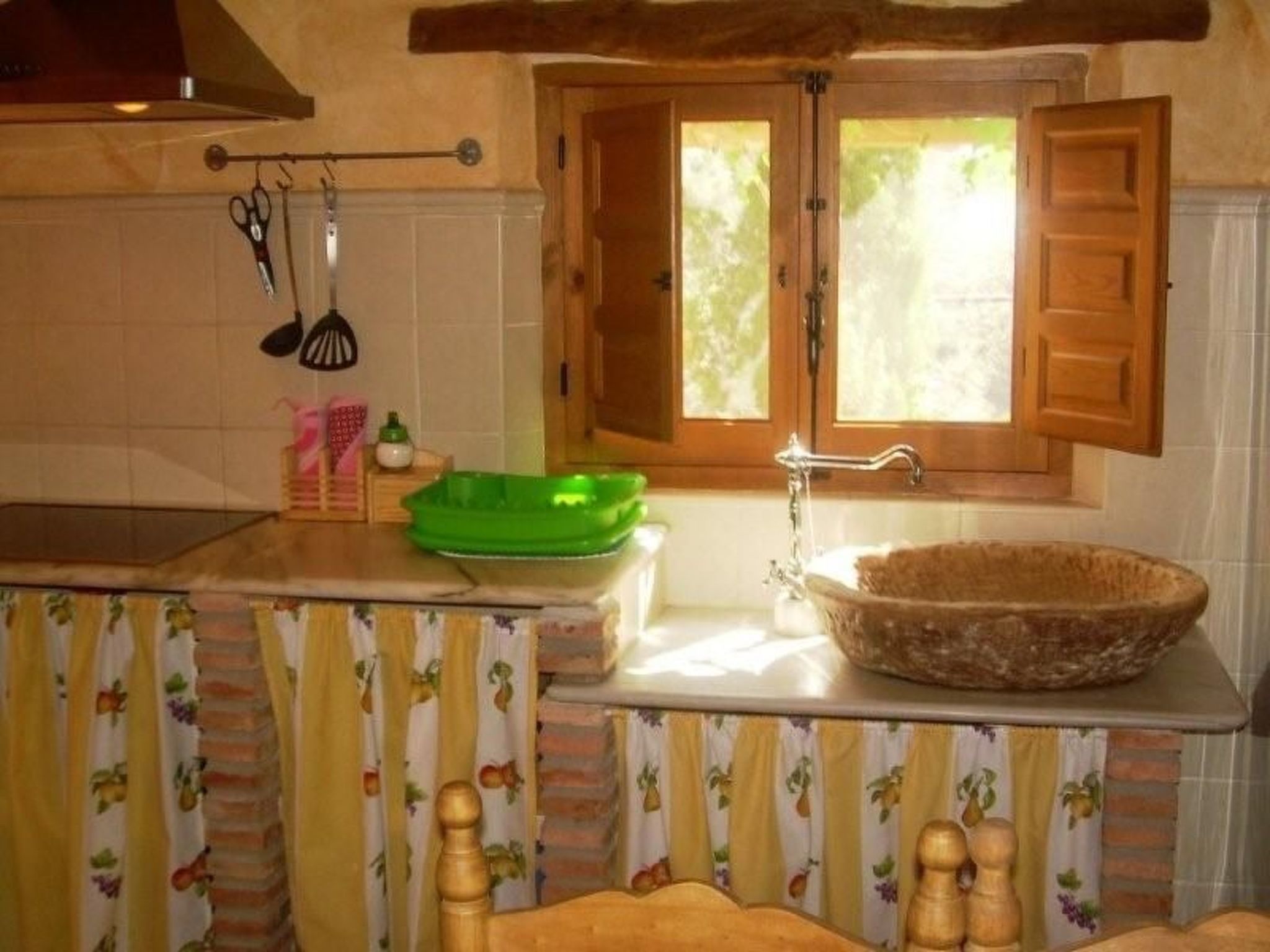 Haus mit integrierter Felswand und Jacuzzi-Image-tags.info