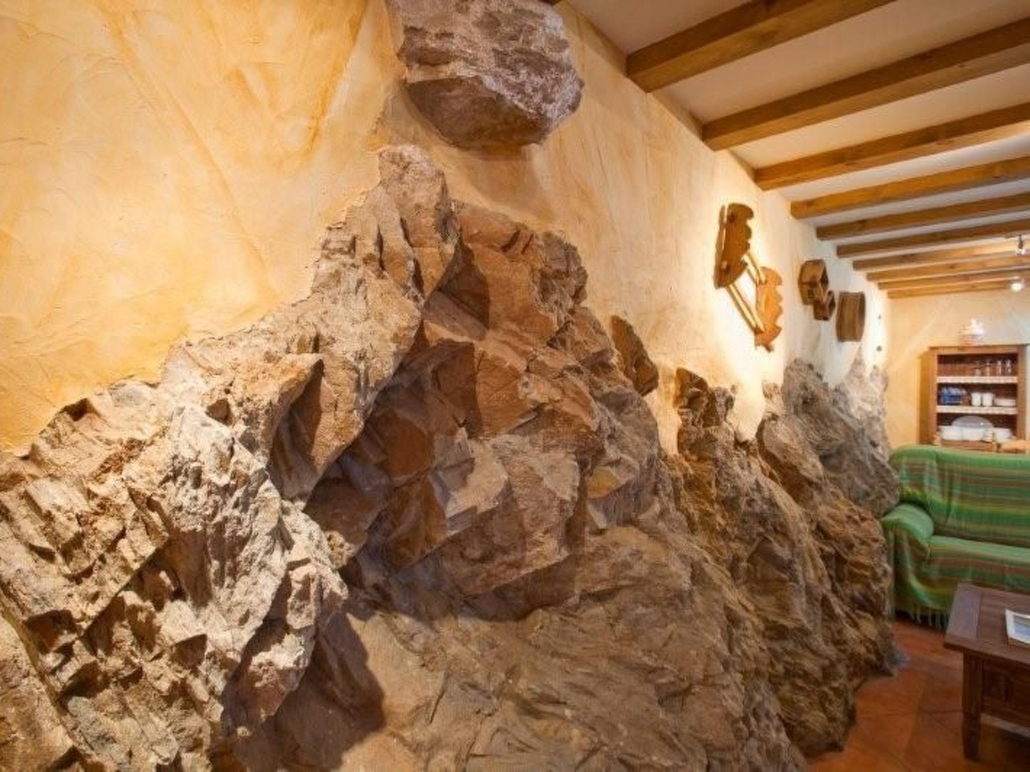 Haus mit integrierter Felswand und Jacuzzi-Image-tags.info