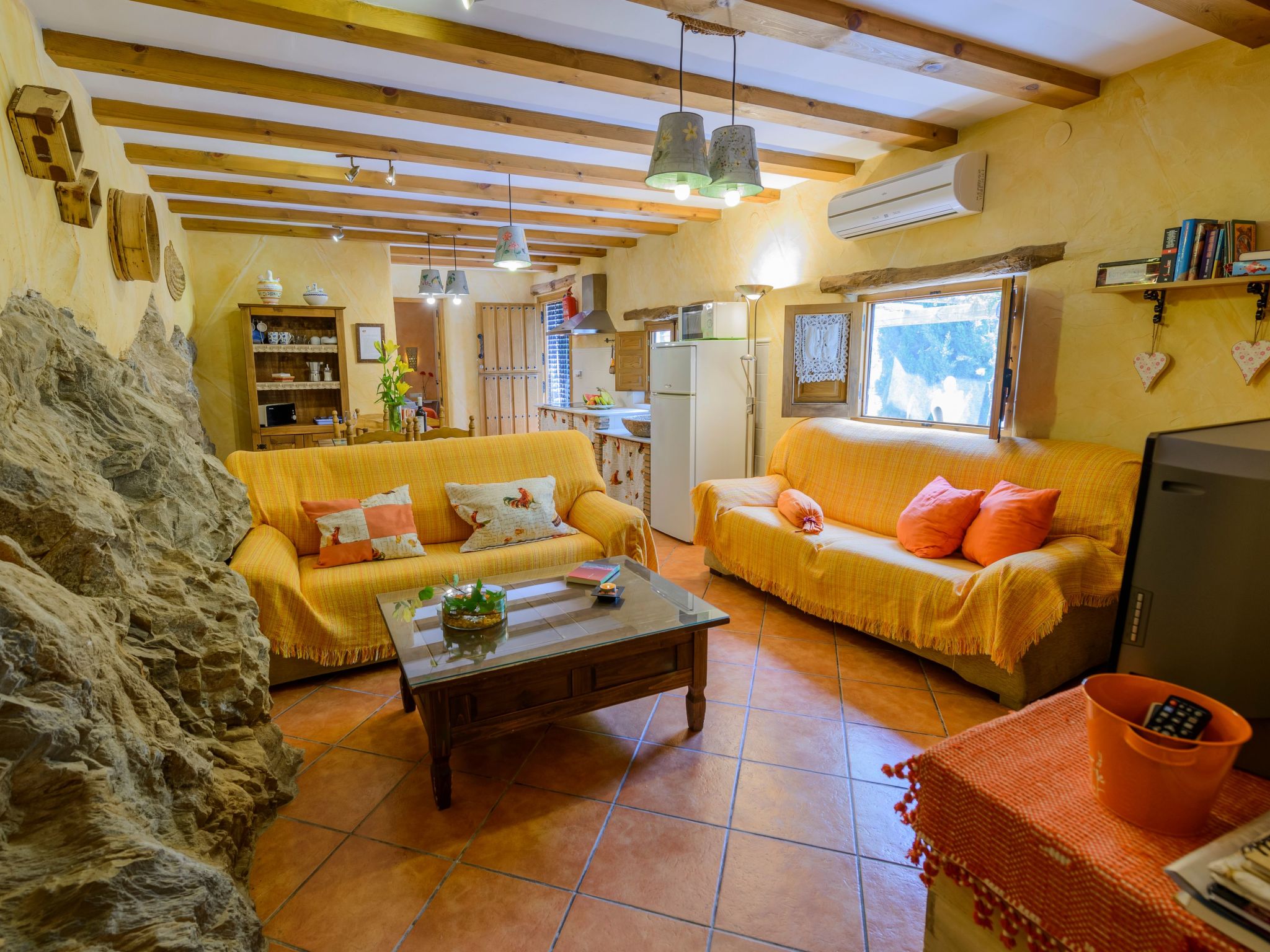 Haus mit integrierter Felswand und Jacuzzi-Image-tags.info