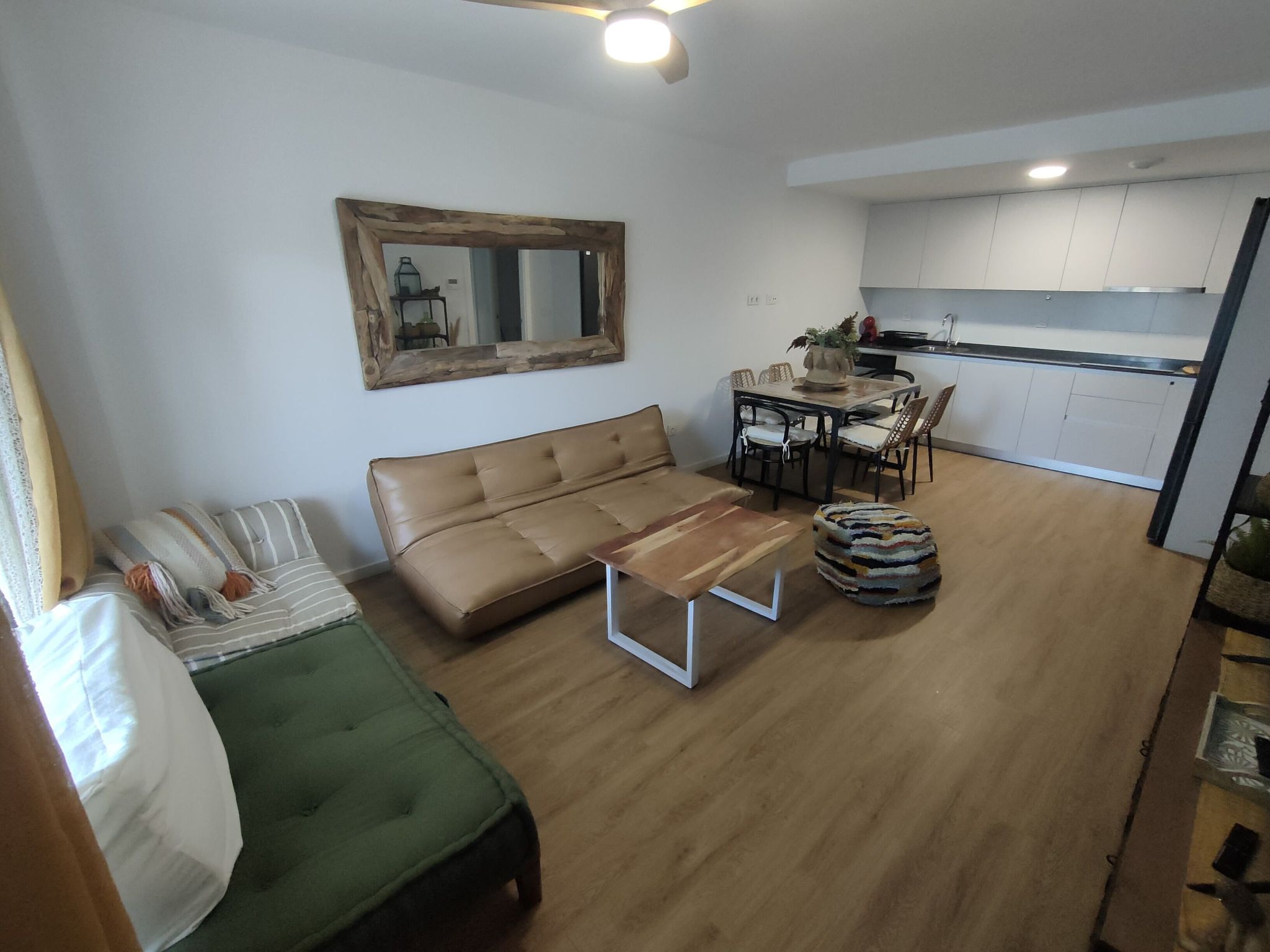 "La Invincible Moja" (Die unbesiegbare Moja)-Inside