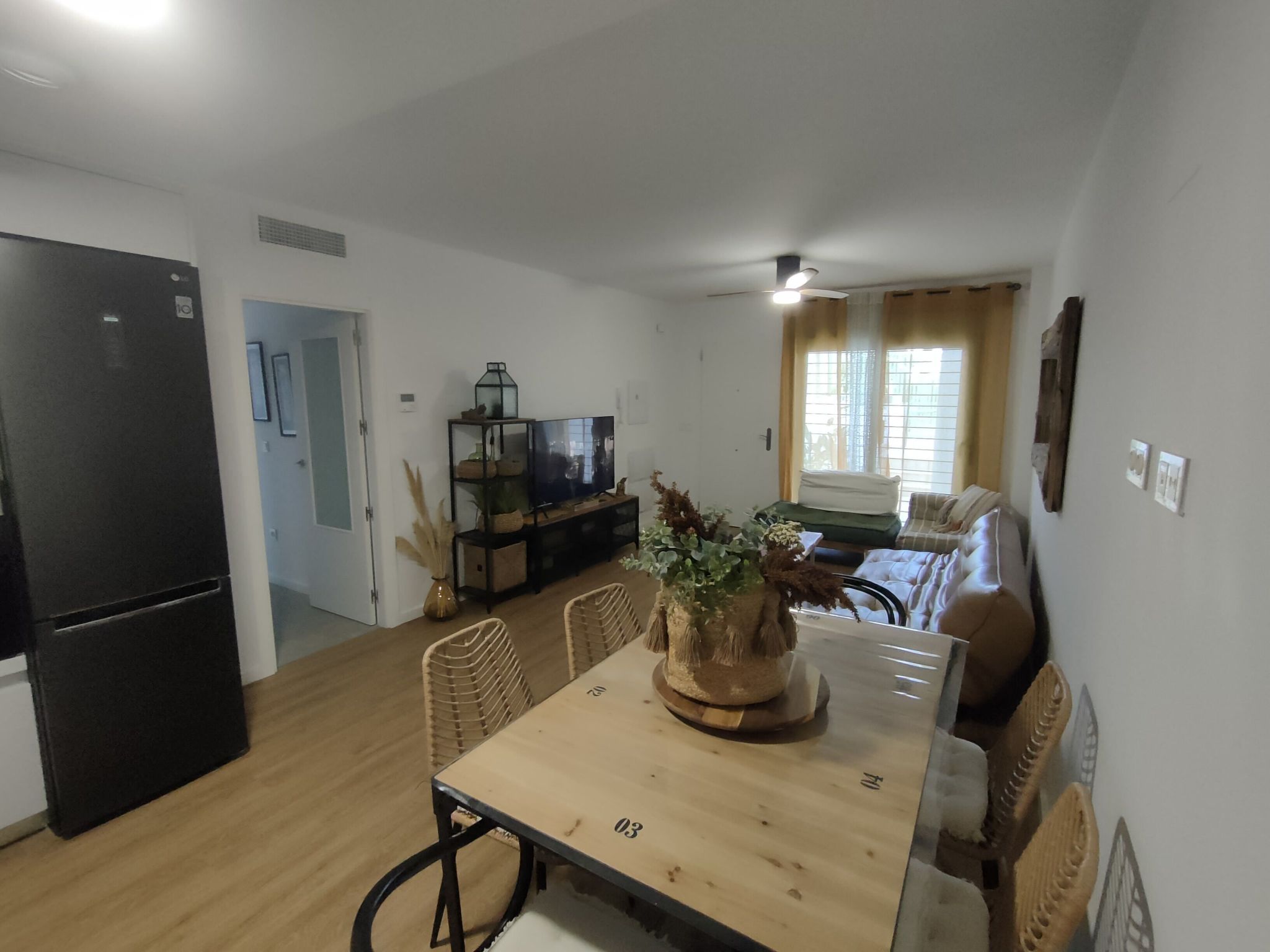 "La Invincible Moja" (Die unbesiegbare Moja)-Inside