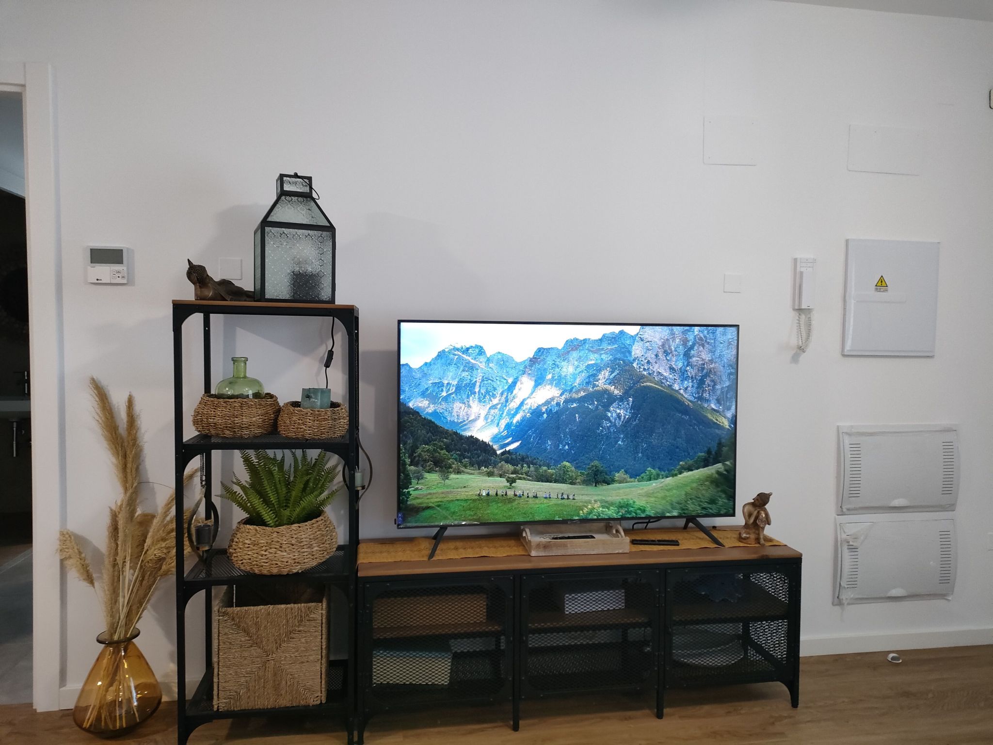 "La Invincible Moja" (Die unbesiegbare Moja)-Inside