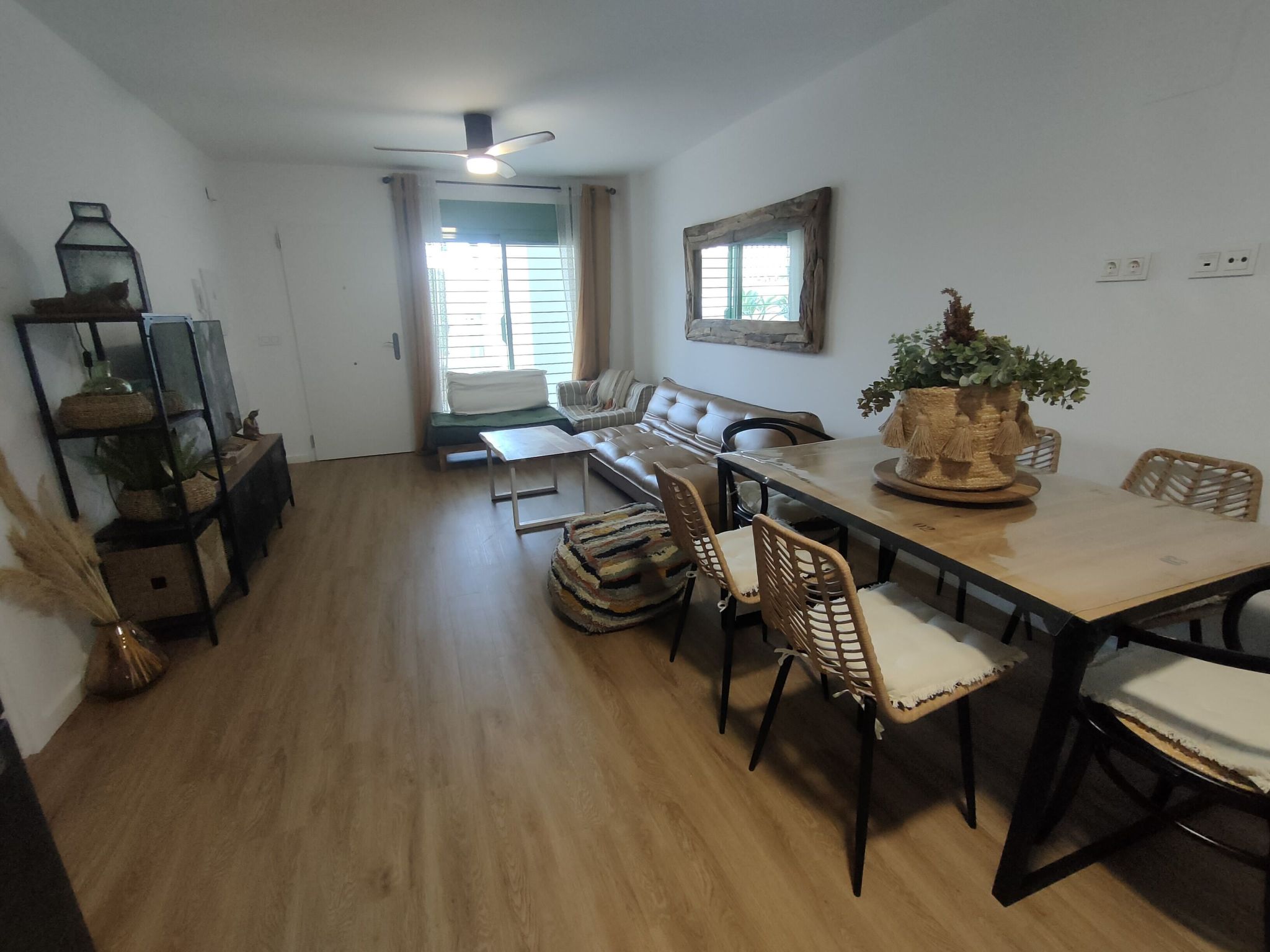 "La Invincible Moja" (Die unbesiegbare Moja)-Inside