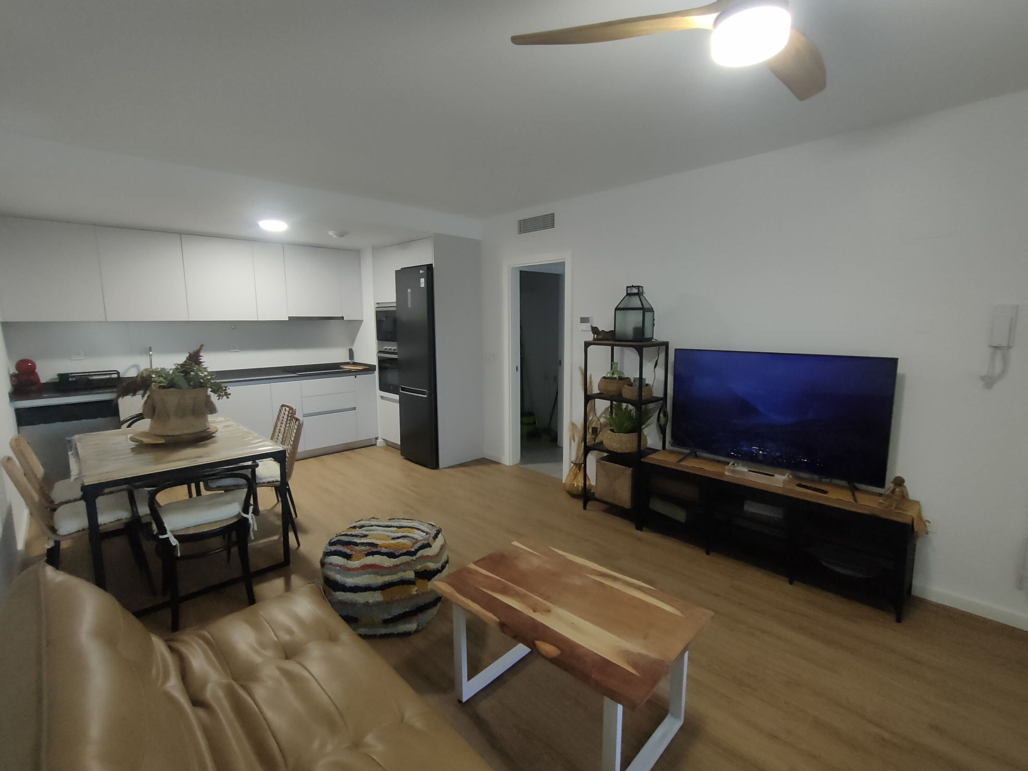 "La Invincible Moja" (Die unbesiegbare Moja)-Inside