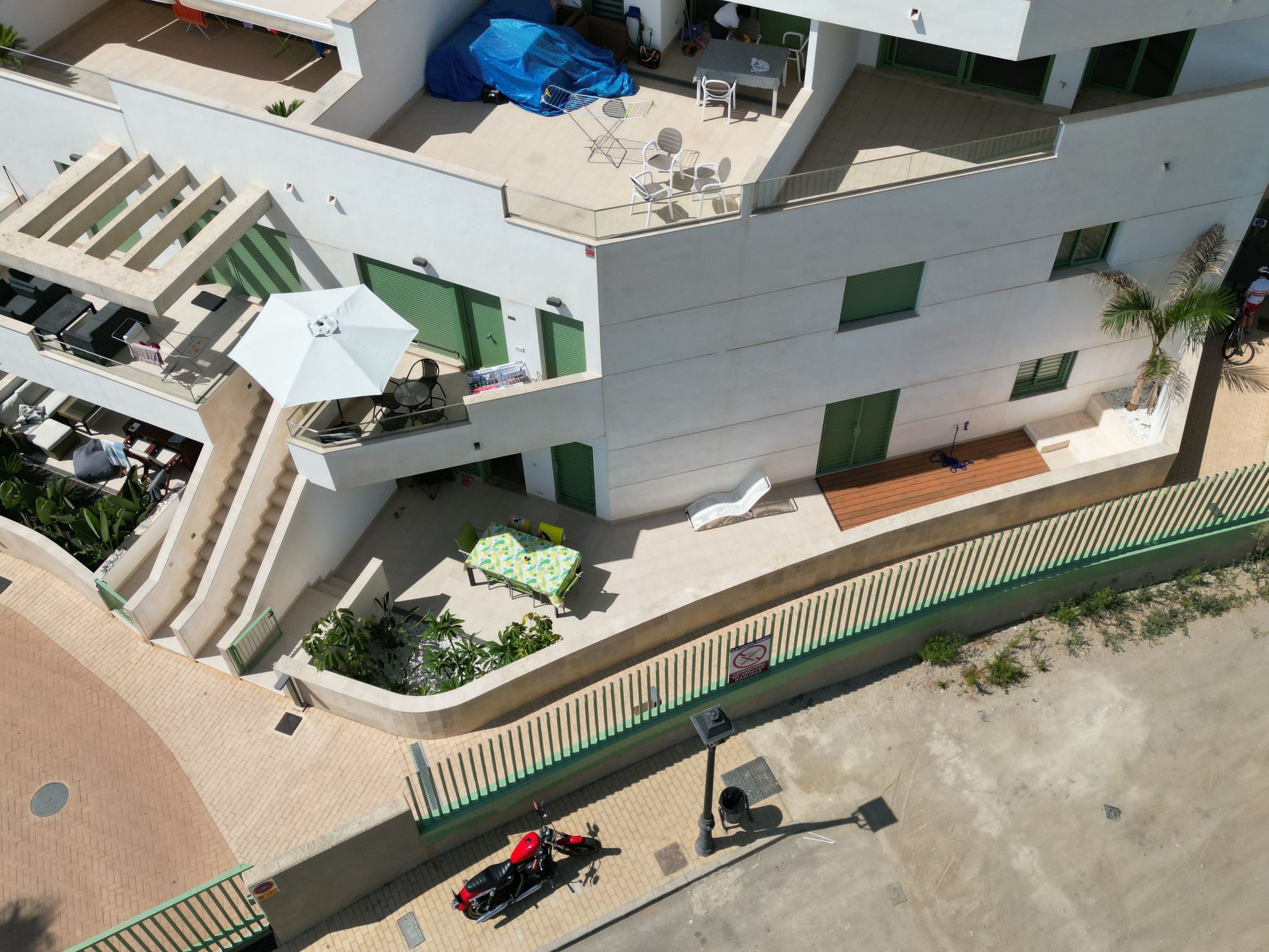 "La Invincible Moja" (Die unbesiegbare Moja)-Inside