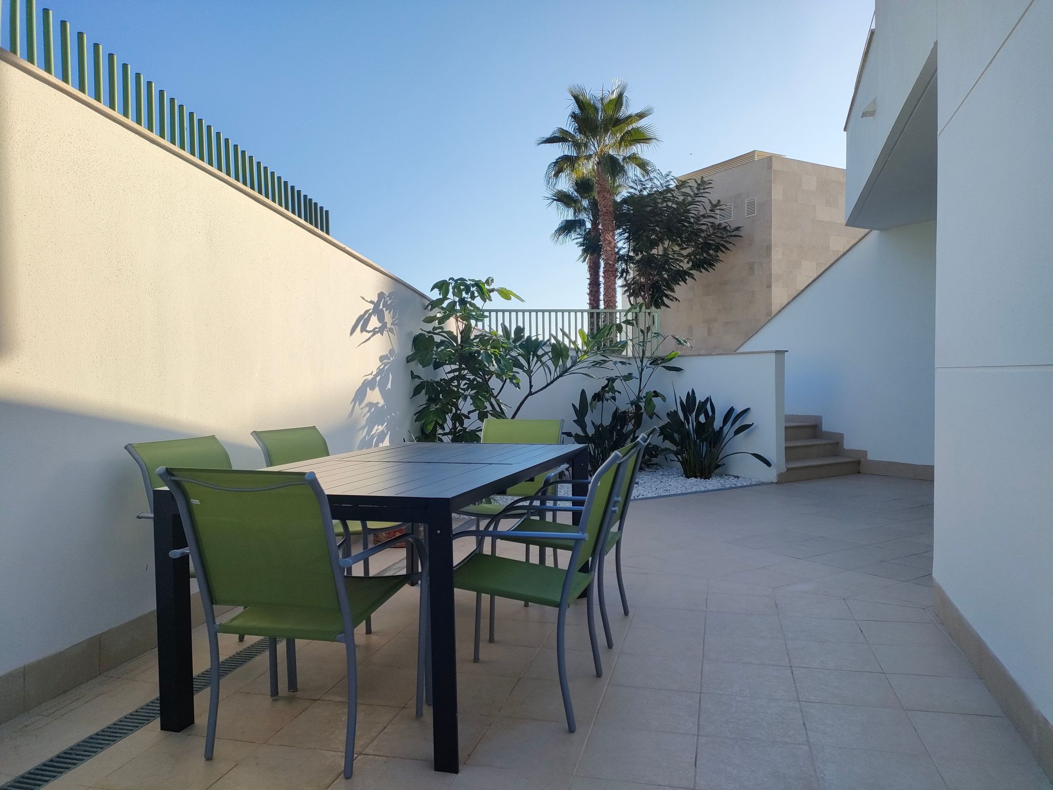 "La Invincible Moja" (Die unbesiegbare Moja)-Outside