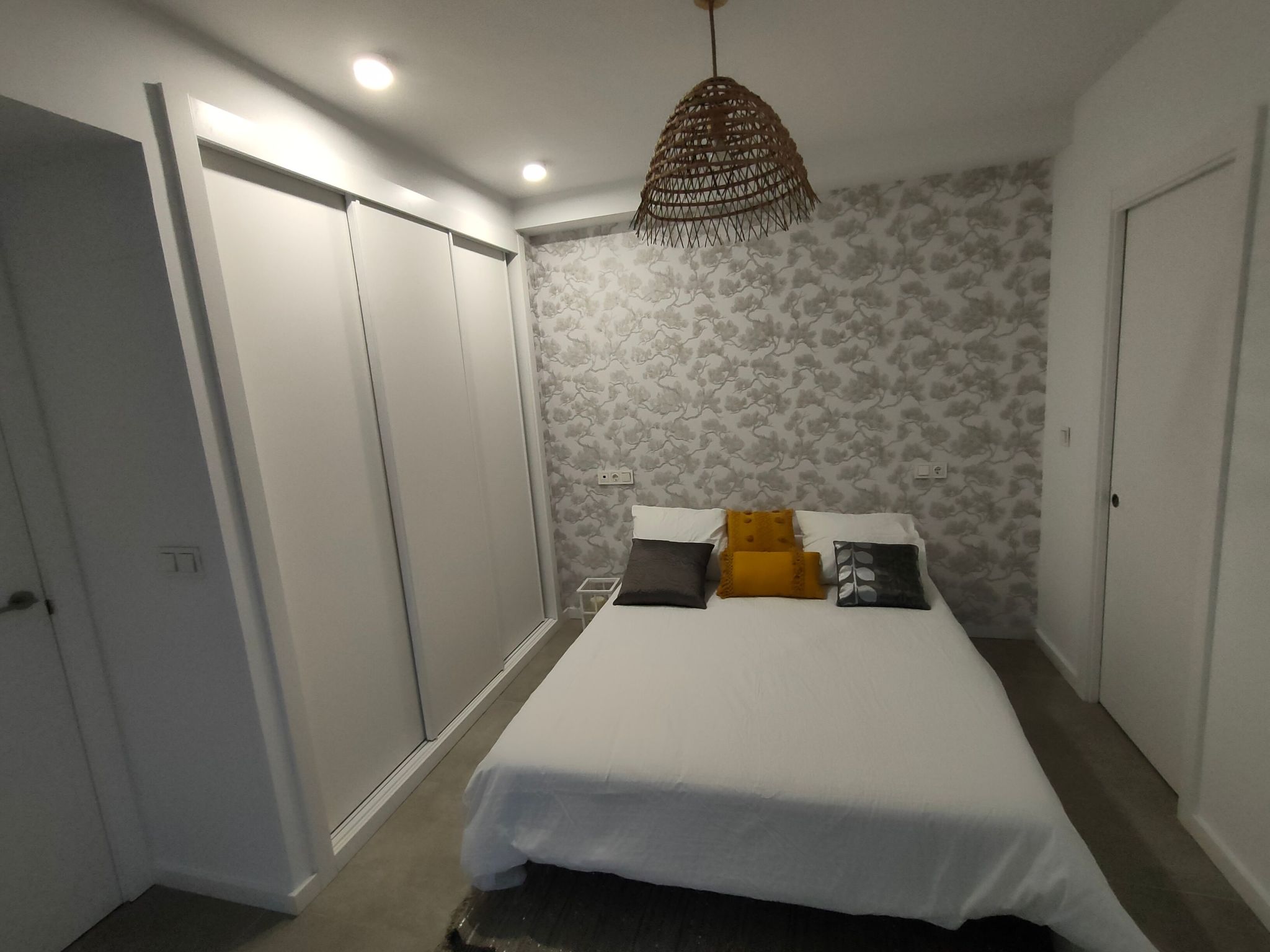 "La Invincible Moja" (Die unbesiegbare Moja)-Image-tags.info