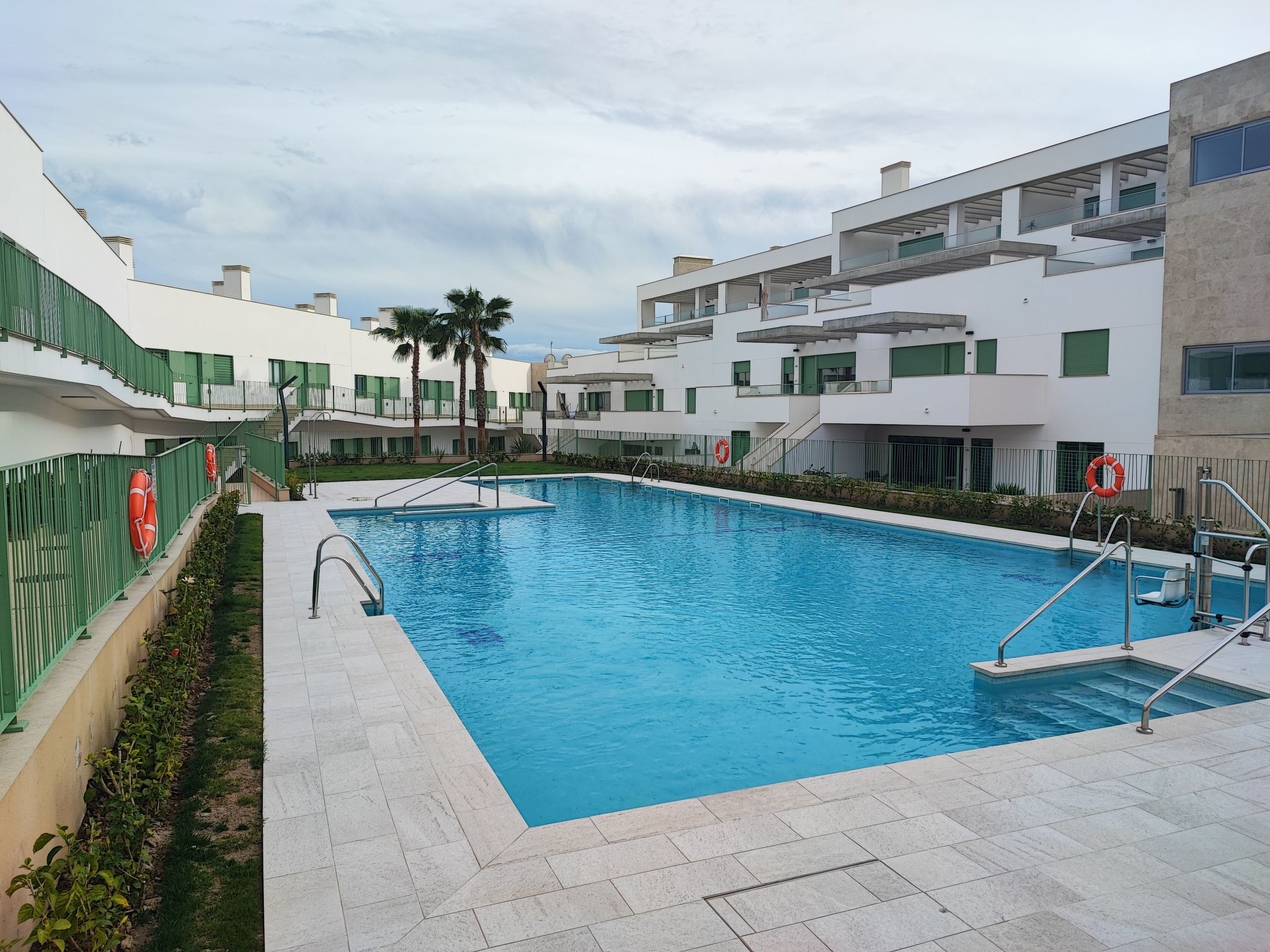 "La Invincible Moja" (Die unbesiegbare Moja)-Outside